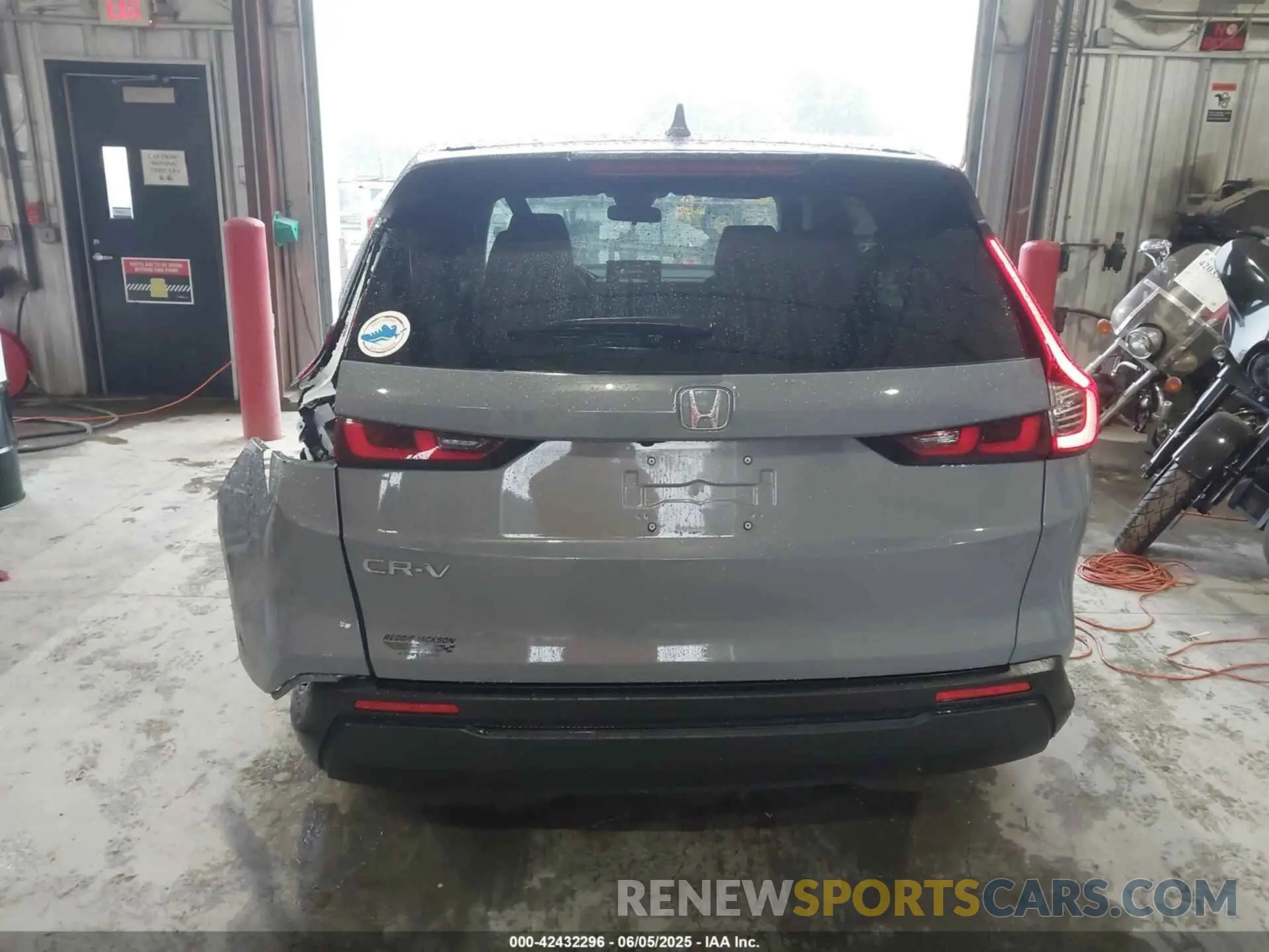 16 Photograph of a damaged car 2HKRS3H22SH304140 HONDA CR-V 2025