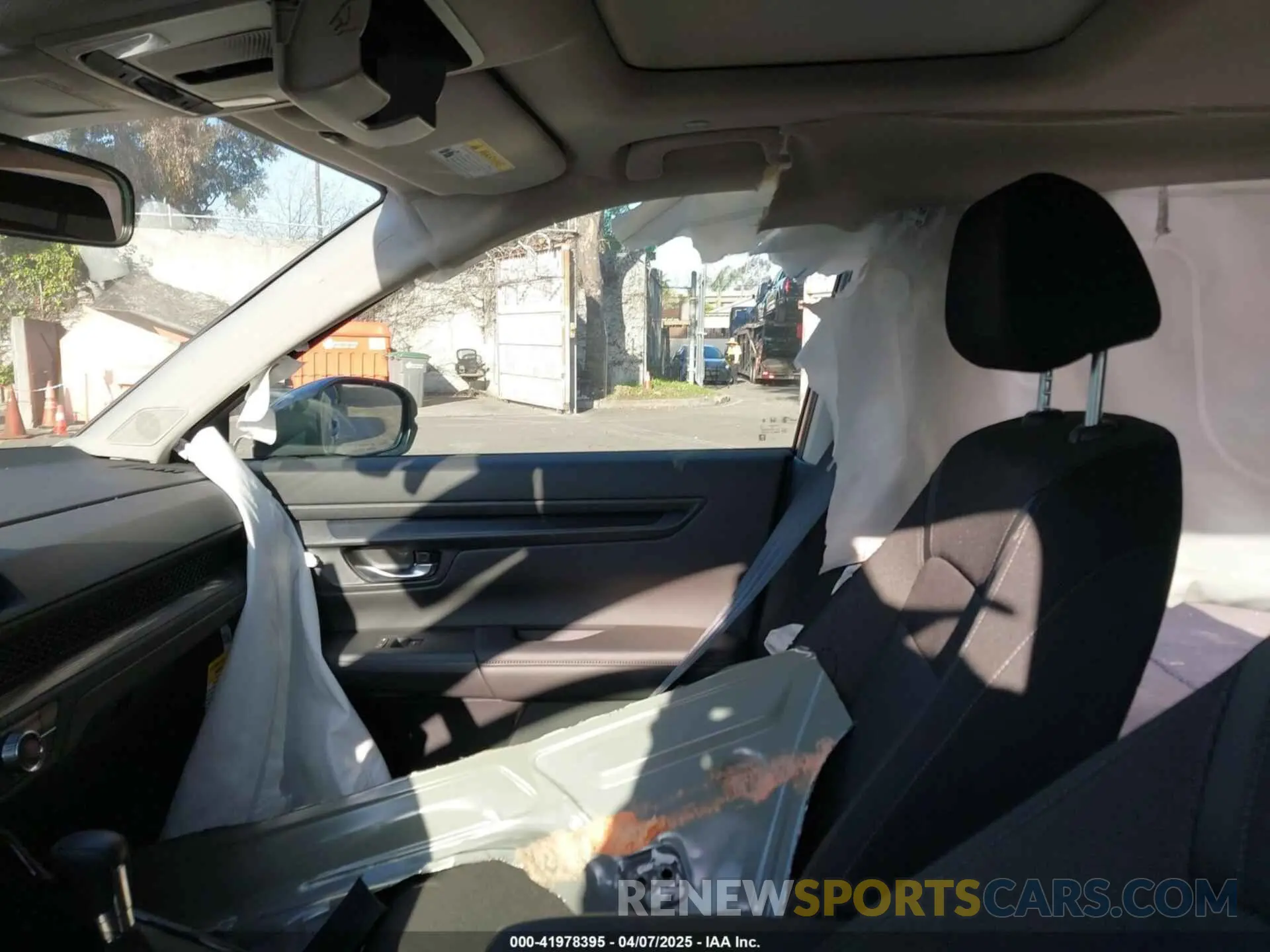 19 Photograph of a damaged car 2HKRS3H40SH310469 HONDA CR-V 2025