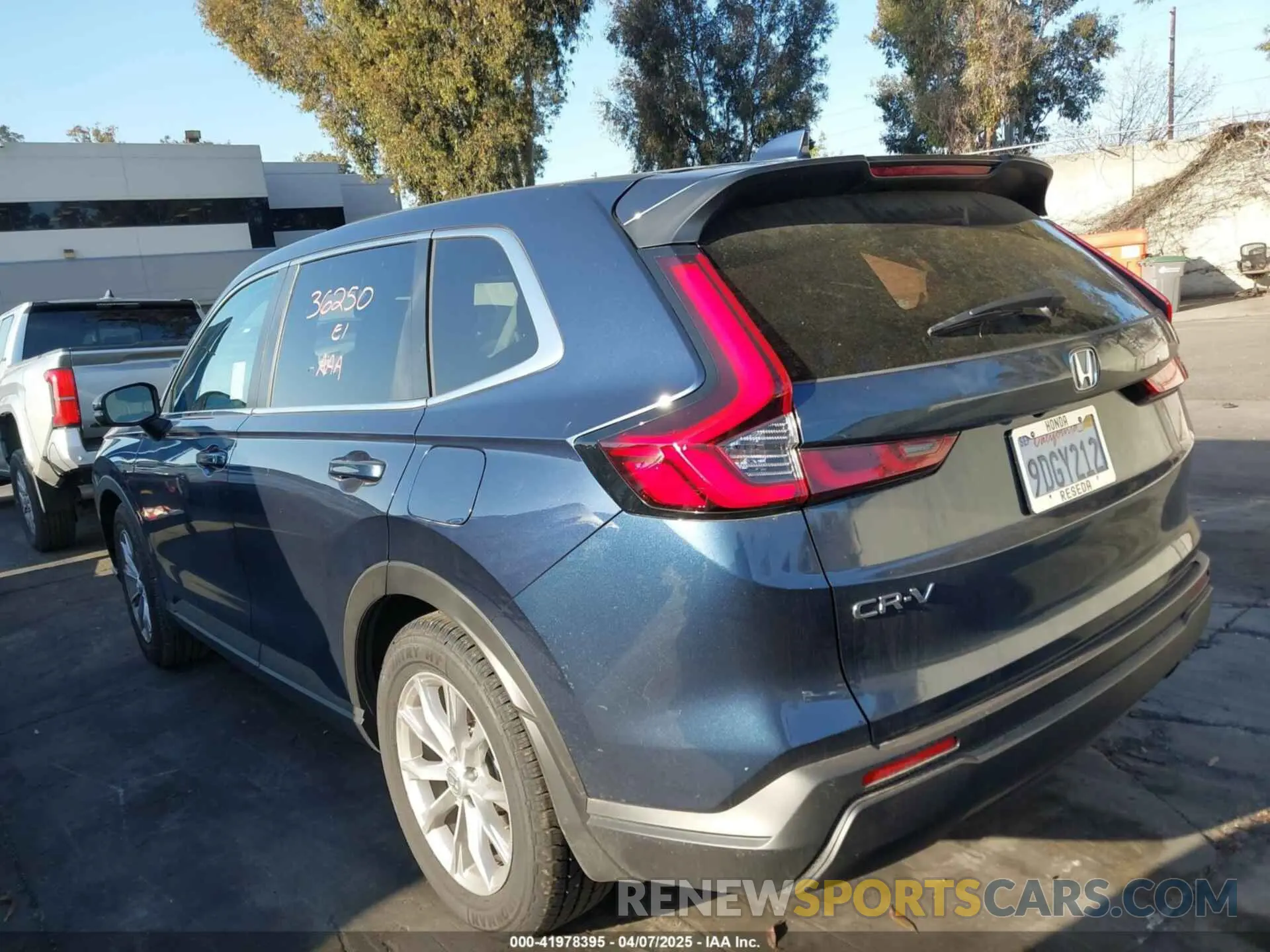 3 Photograph of a damaged car 2HKRS3H40SH310469 HONDA CR-V 2025