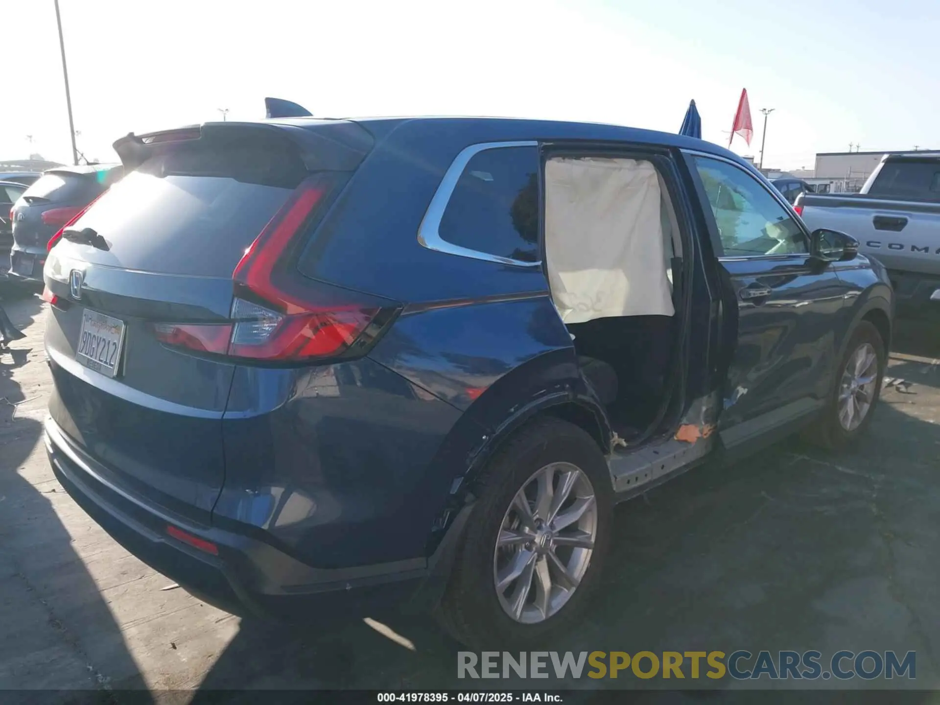 4 Photograph of a damaged car 2HKRS3H40SH310469 HONDA CR-V 2025
