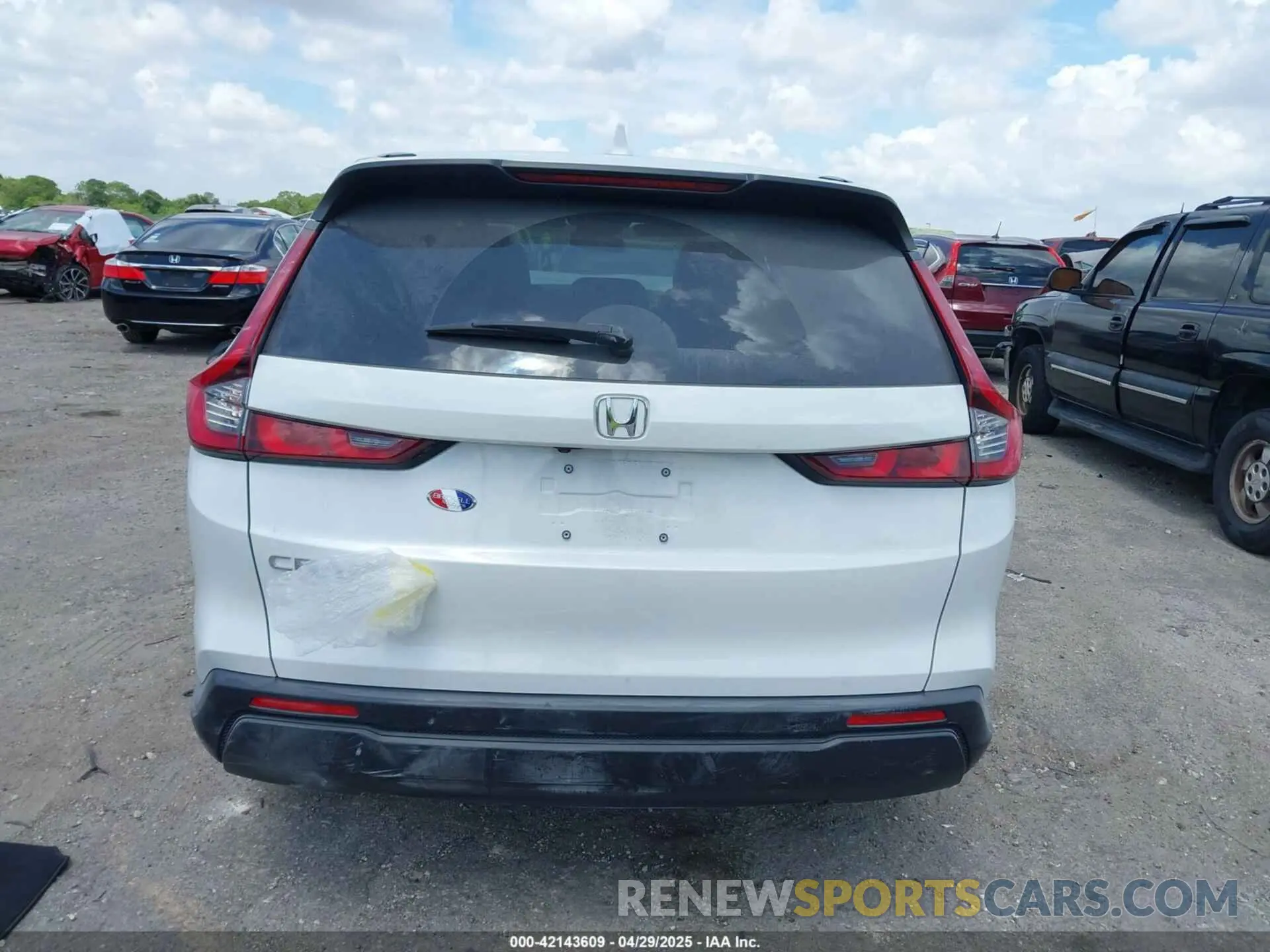 16 Photograph of a damaged car 2HKRS3H47SH319802 HONDA CR-V 2025