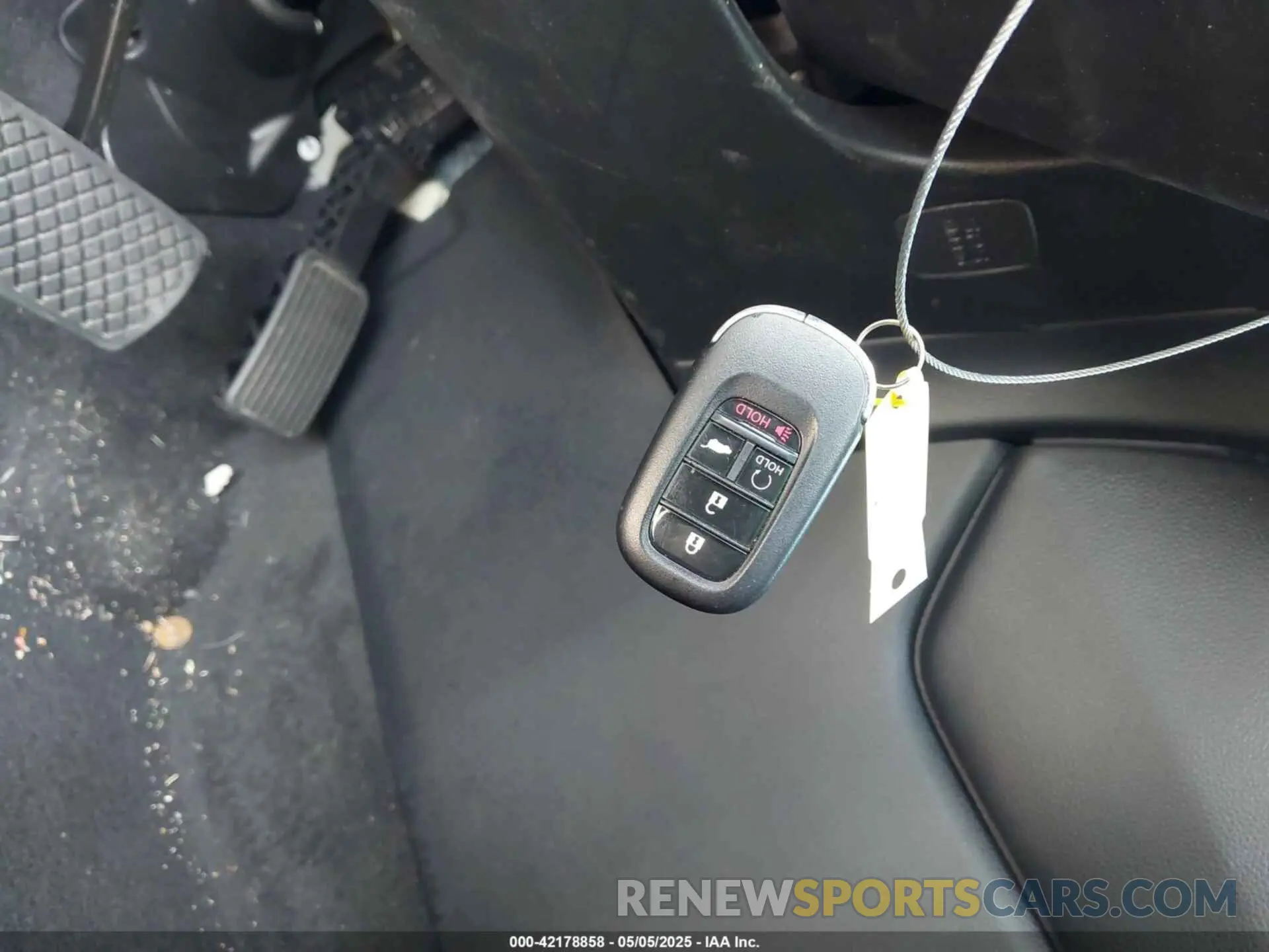 11 Photograph of a damaged car 2HKRS3H4XSH314433 HONDA CR-V 2025