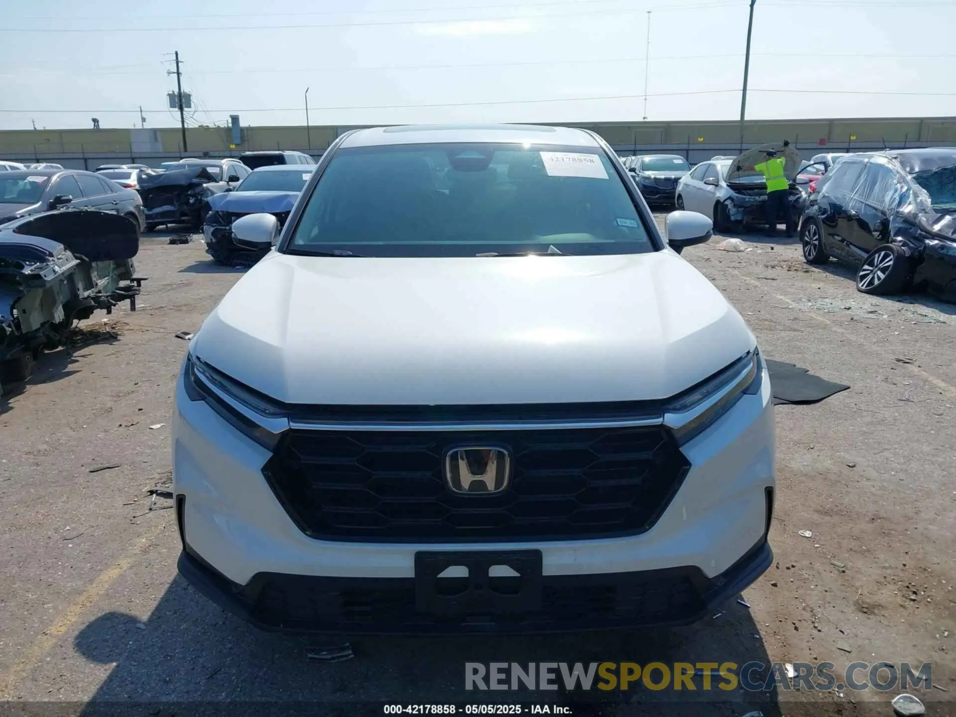 12 Photograph of a damaged car 2HKRS3H4XSH314433 HONDA CR-V 2025