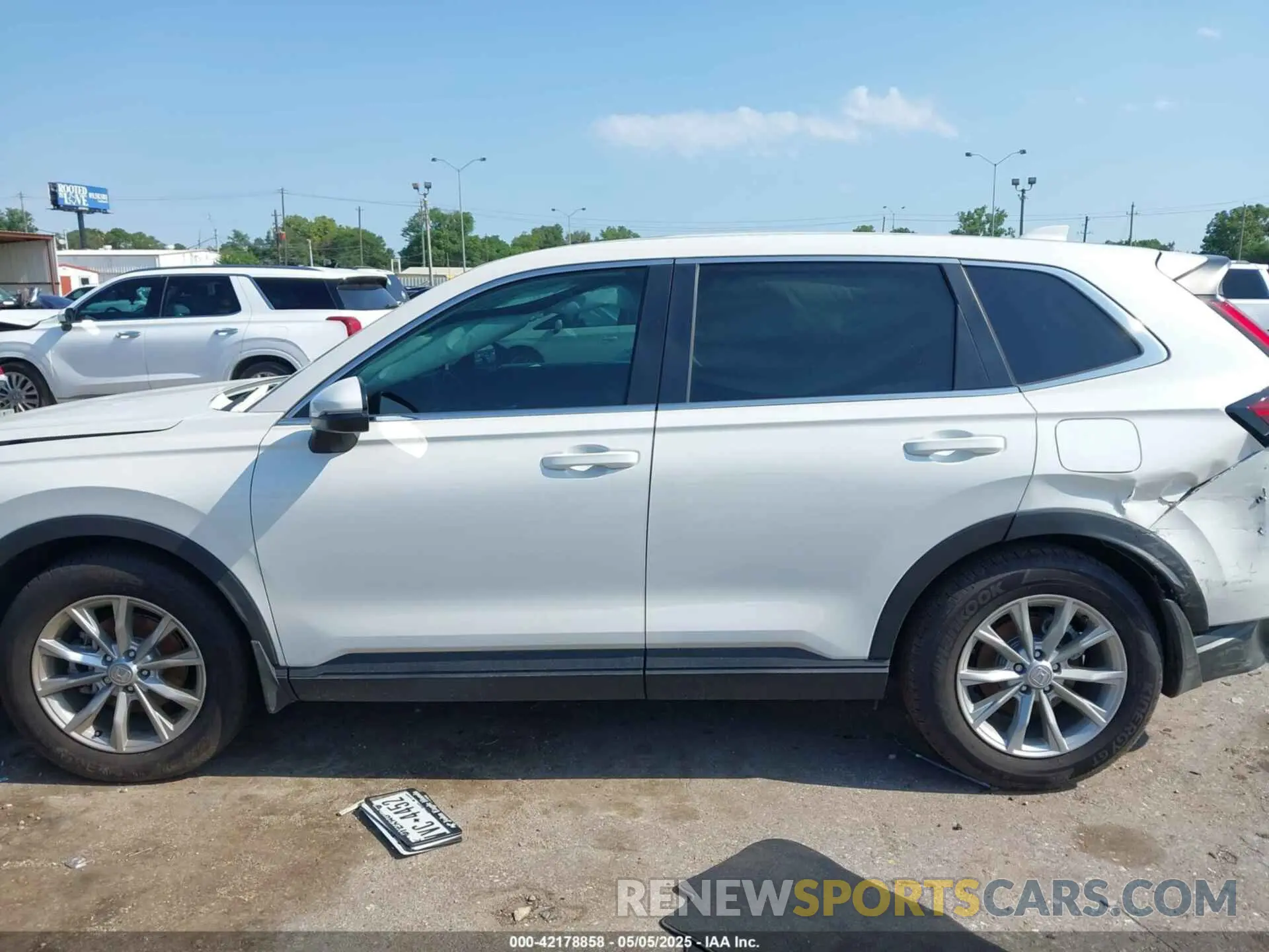14 Photograph of a damaged car 2HKRS3H4XSH314433 HONDA CR-V 2025