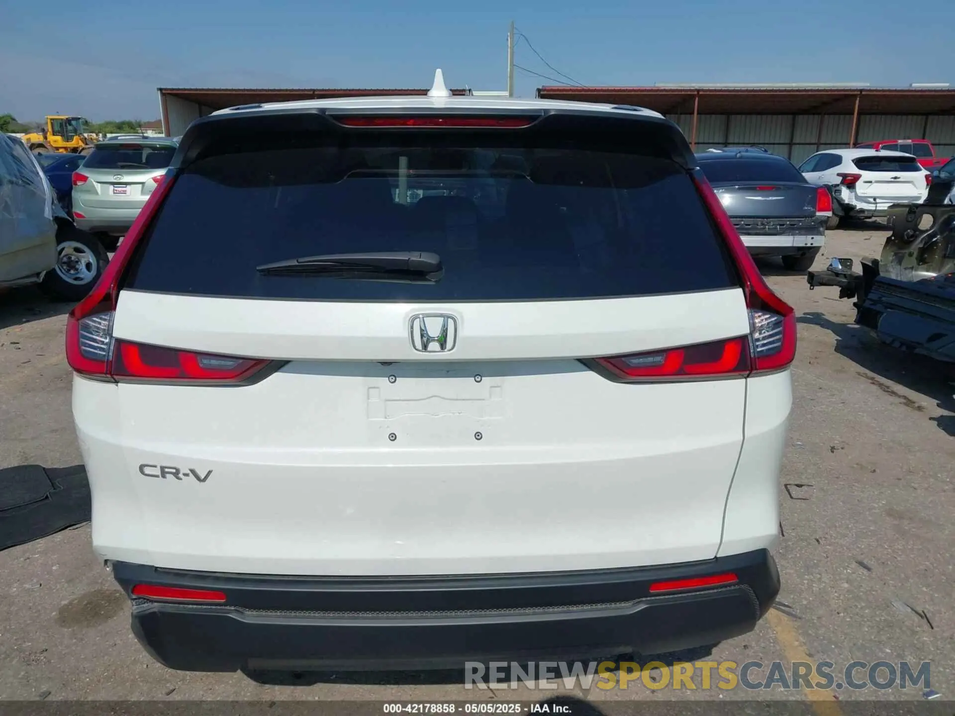16 Photograph of a damaged car 2HKRS3H4XSH314433 HONDA CR-V 2025