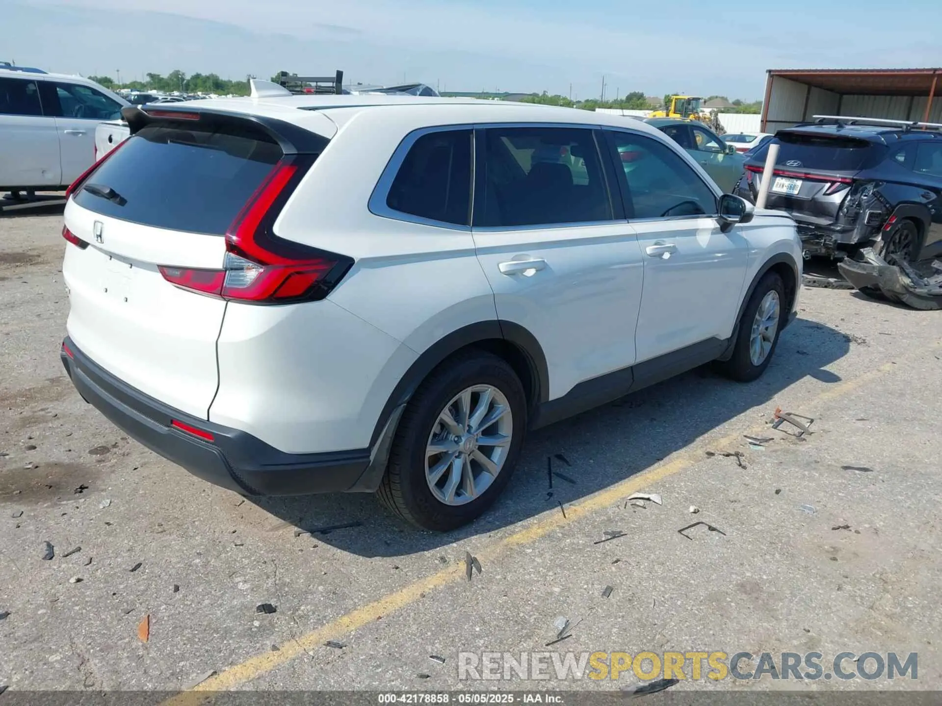 4 Photograph of a damaged car 2HKRS3H4XSH314433 HONDA CR-V 2025