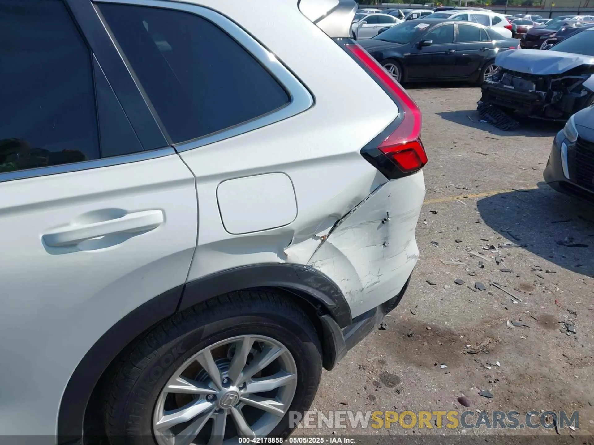 6 Photograph of a damaged car 2HKRS3H4XSH314433 HONDA CR-V 2025