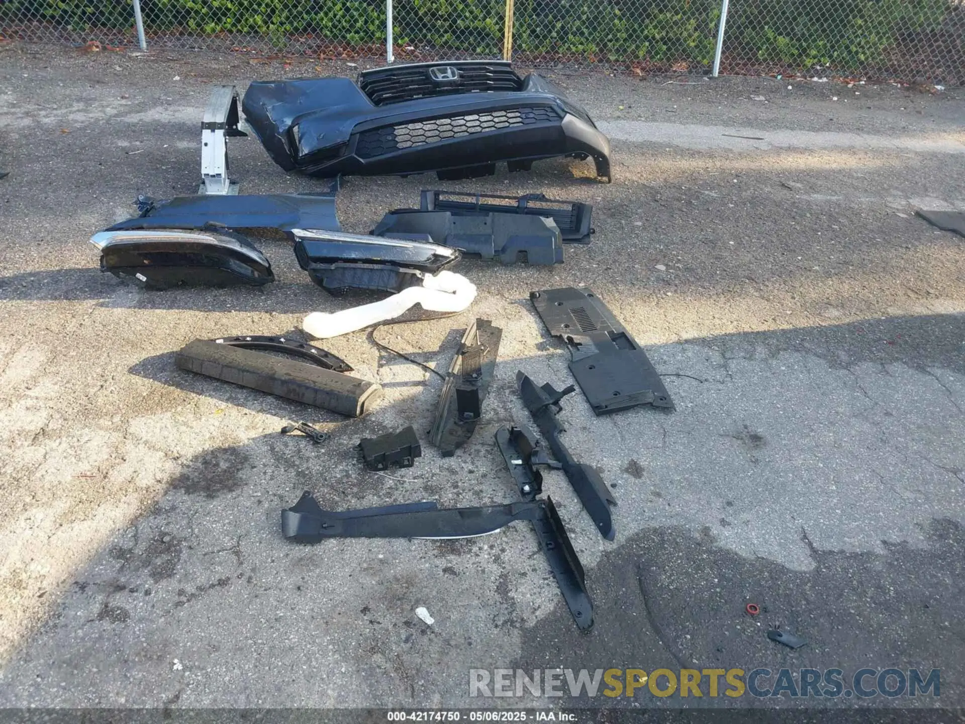 12 Photograph of a damaged car 2HKRS3H70SH323572 HONDA CR-V 2025