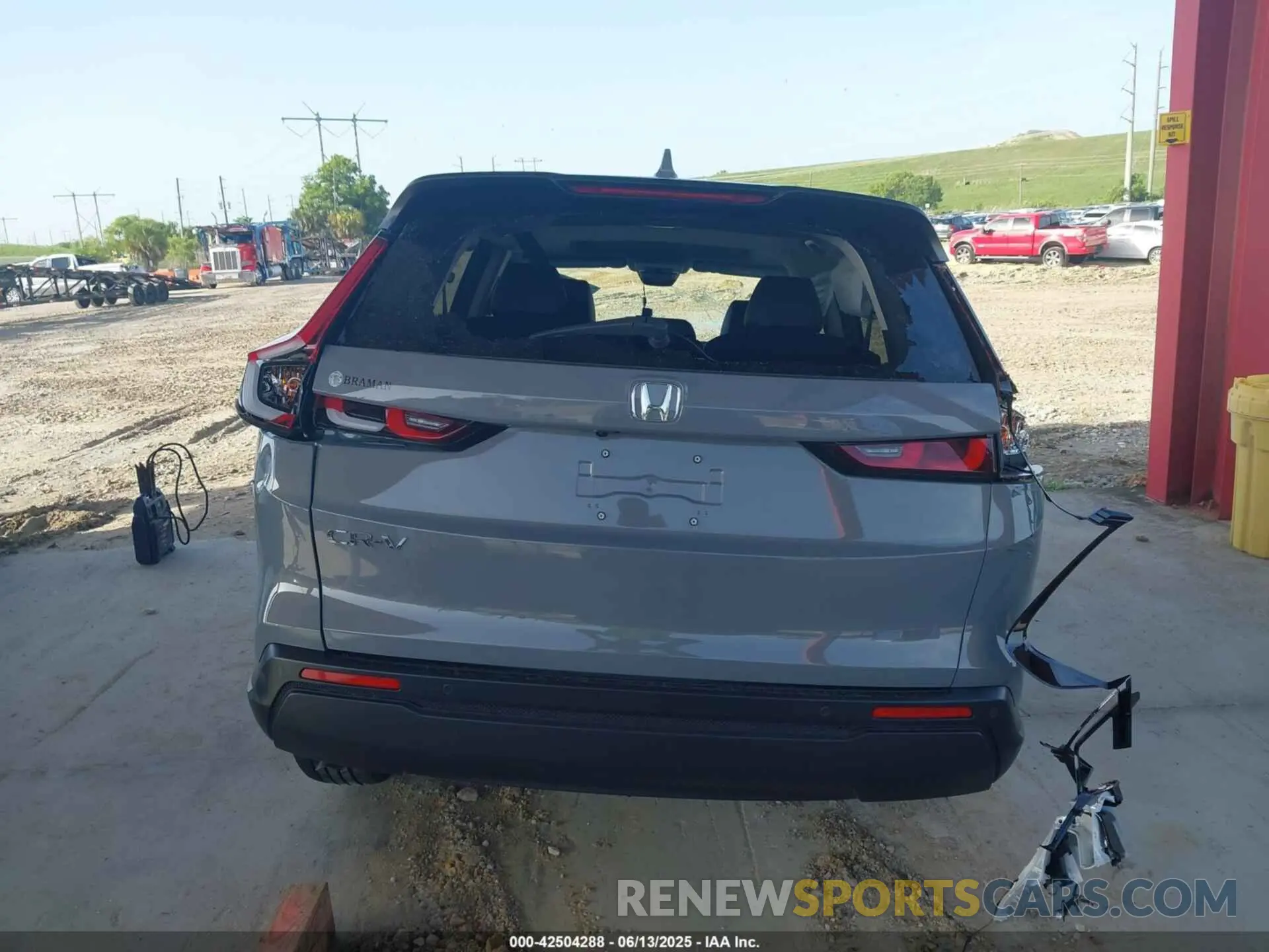 16 Photograph of a damaged car 2HKRS3H71SH331342 HONDA CR-V 2025
