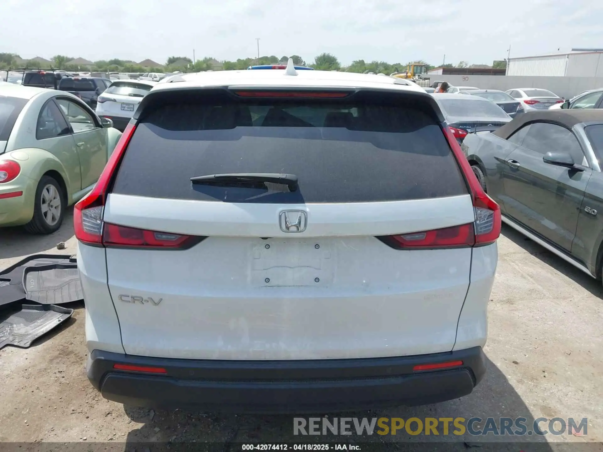 16 Photograph of a damaged car 2HKRS3H72SH319751 HONDA CR-V 2025