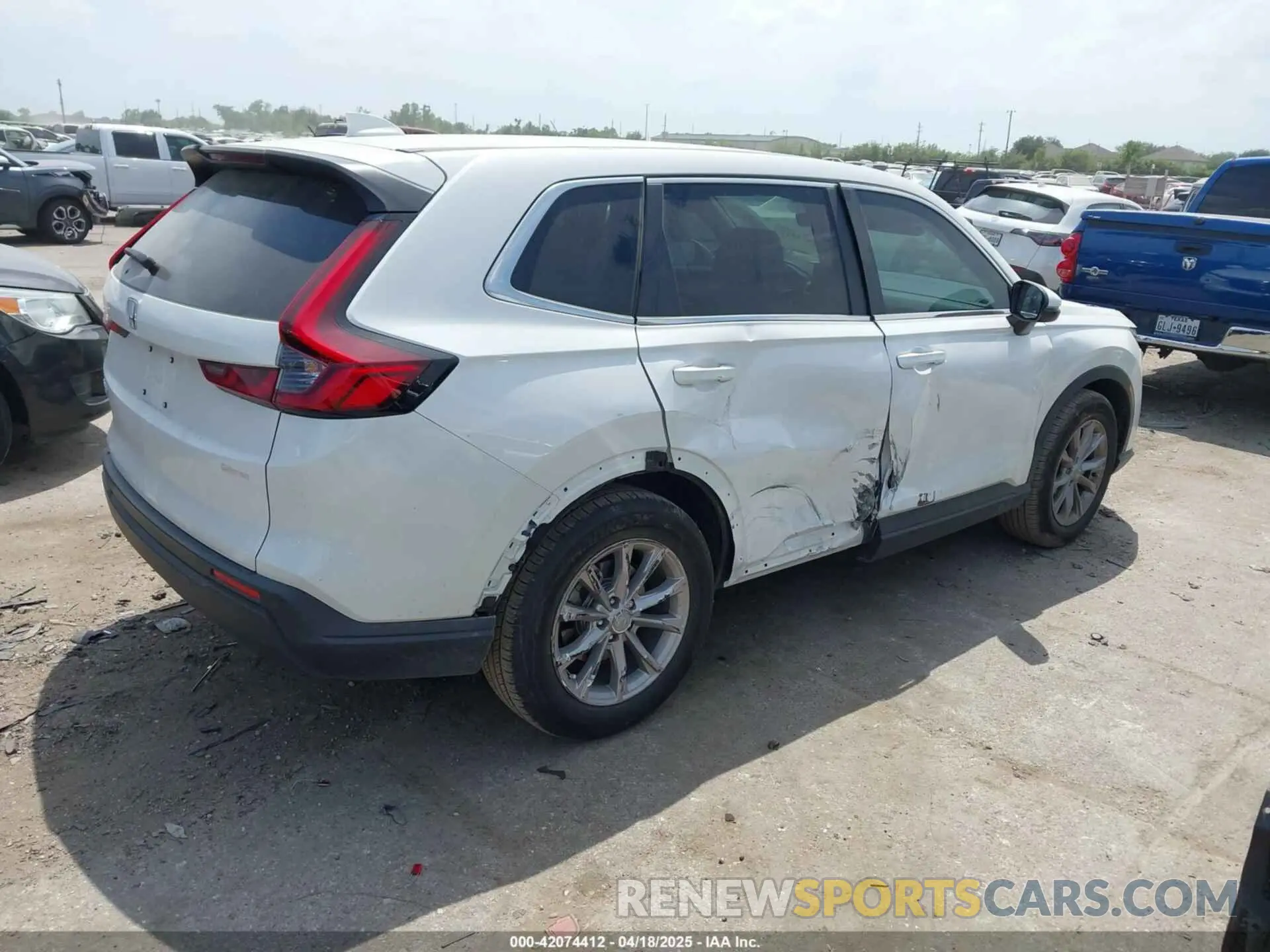4 Photograph of a damaged car 2HKRS3H72SH319751 HONDA CR-V 2025