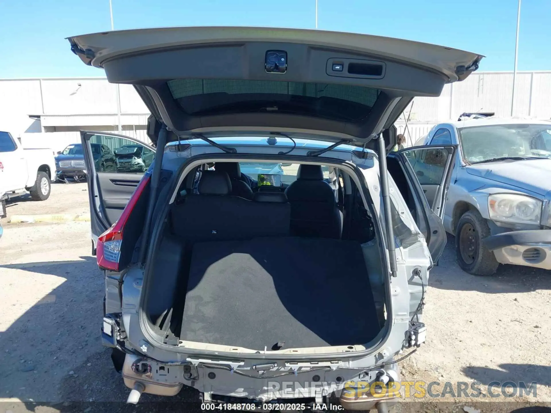 18 Photograph of a damaged car 2HKRS3H74SH322960 HONDA CR-V 2025