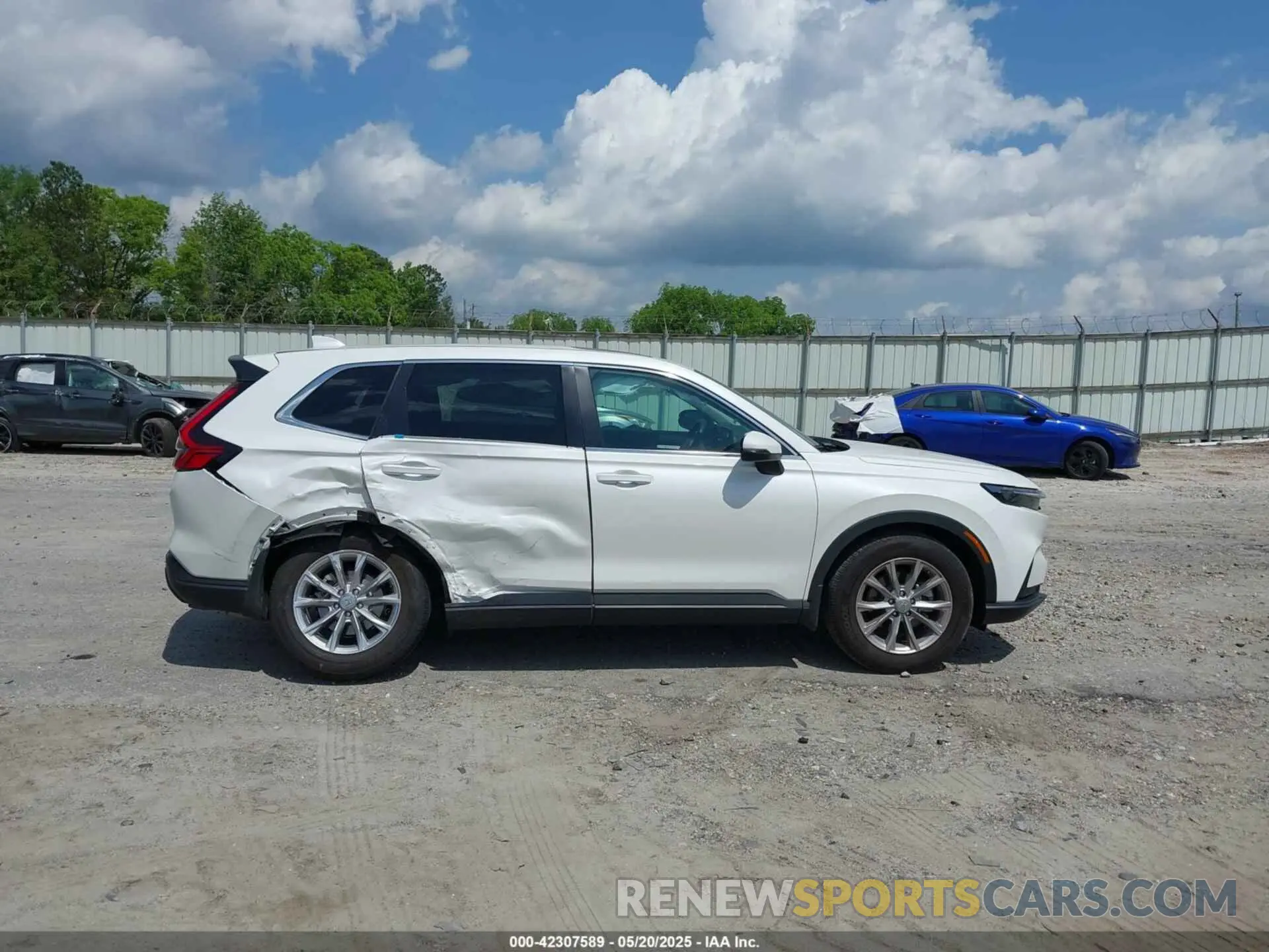 13 Photograph of a damaged car 2HKRS3H77SH311368 HONDA CR-V 2025