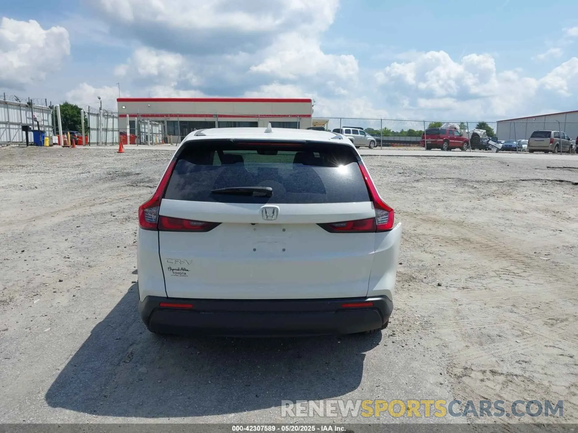 16 Photograph of a damaged car 2HKRS3H77SH311368 HONDA CR-V 2025