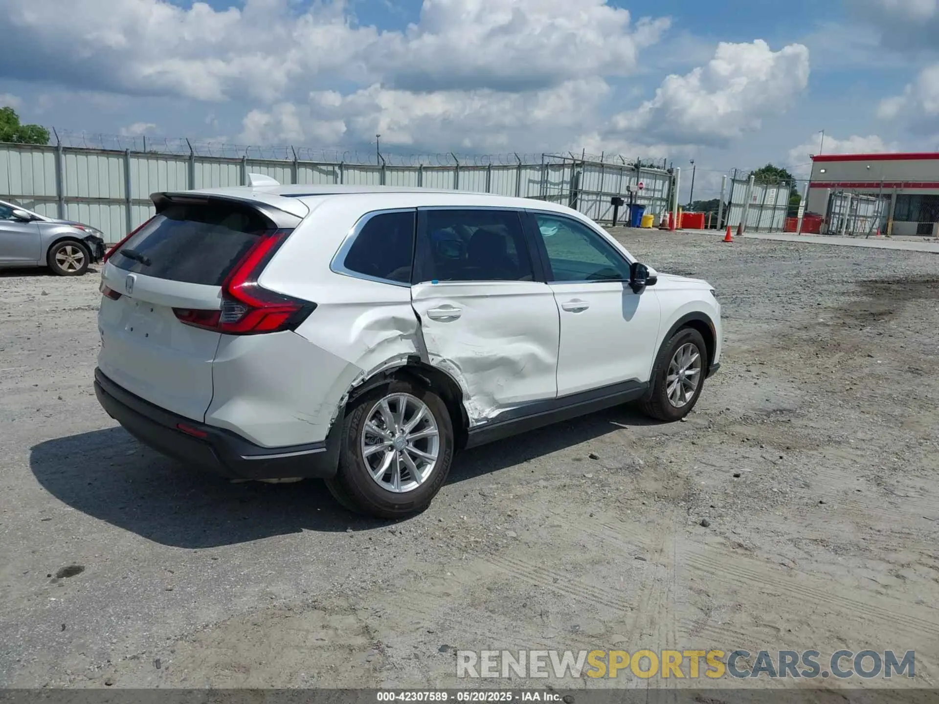 4 Photograph of a damaged car 2HKRS3H77SH311368 HONDA CR-V 2025