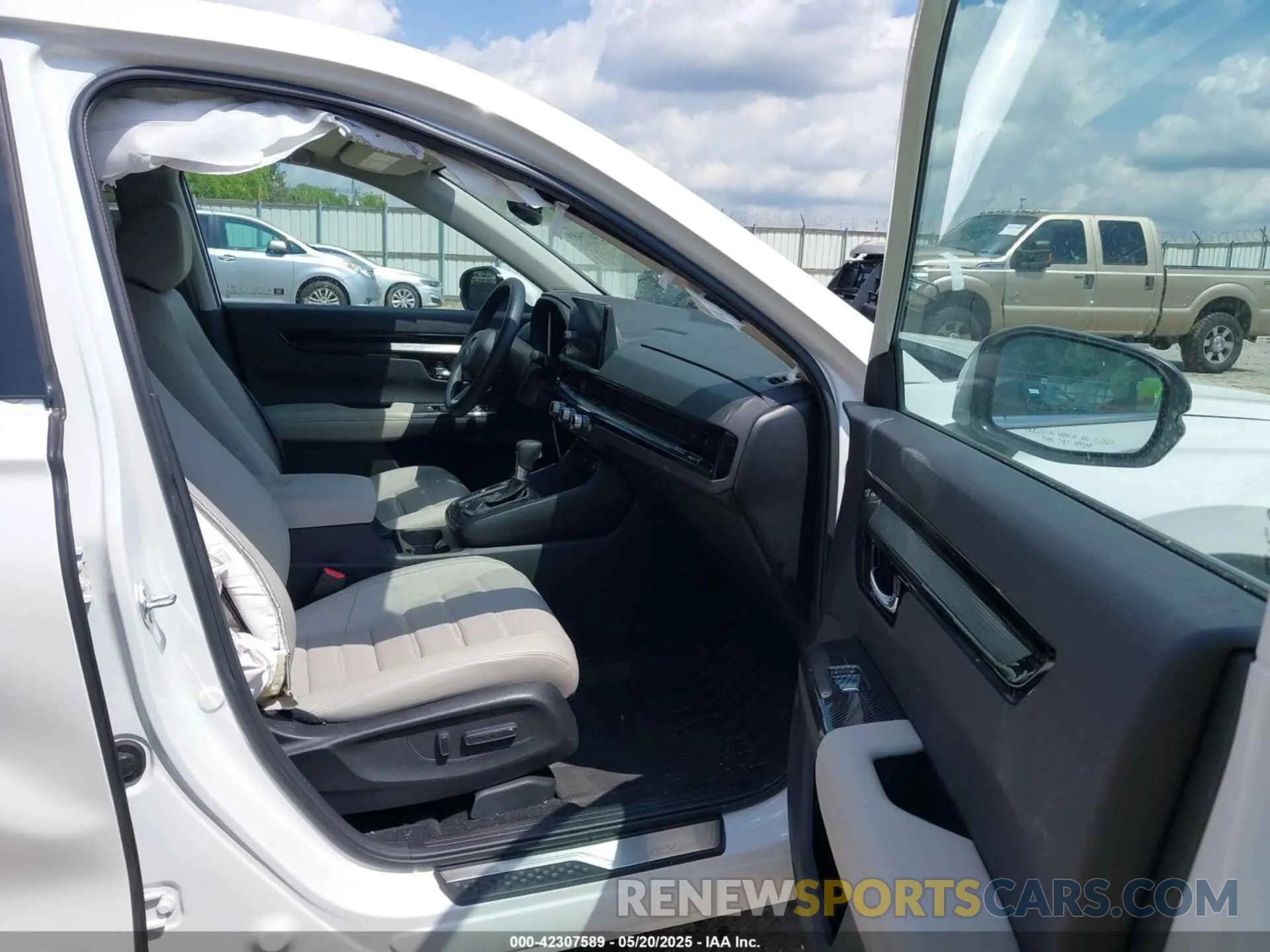 5 Photograph of a damaged car 2HKRS3H77SH311368 HONDA CR-V 2025