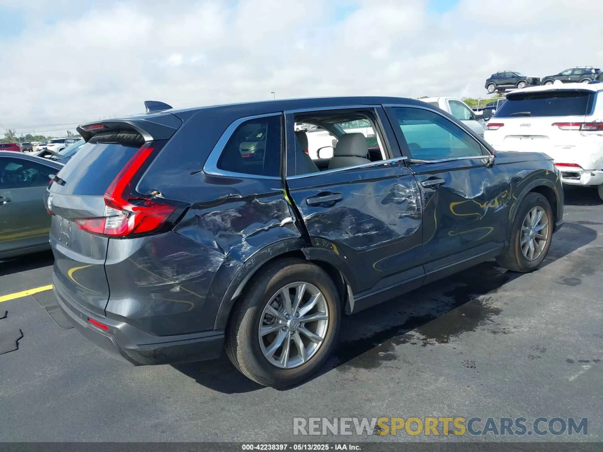 4 Photograph of a damaged car 2HKRS3H78SH312965 HONDA CR-V 2025