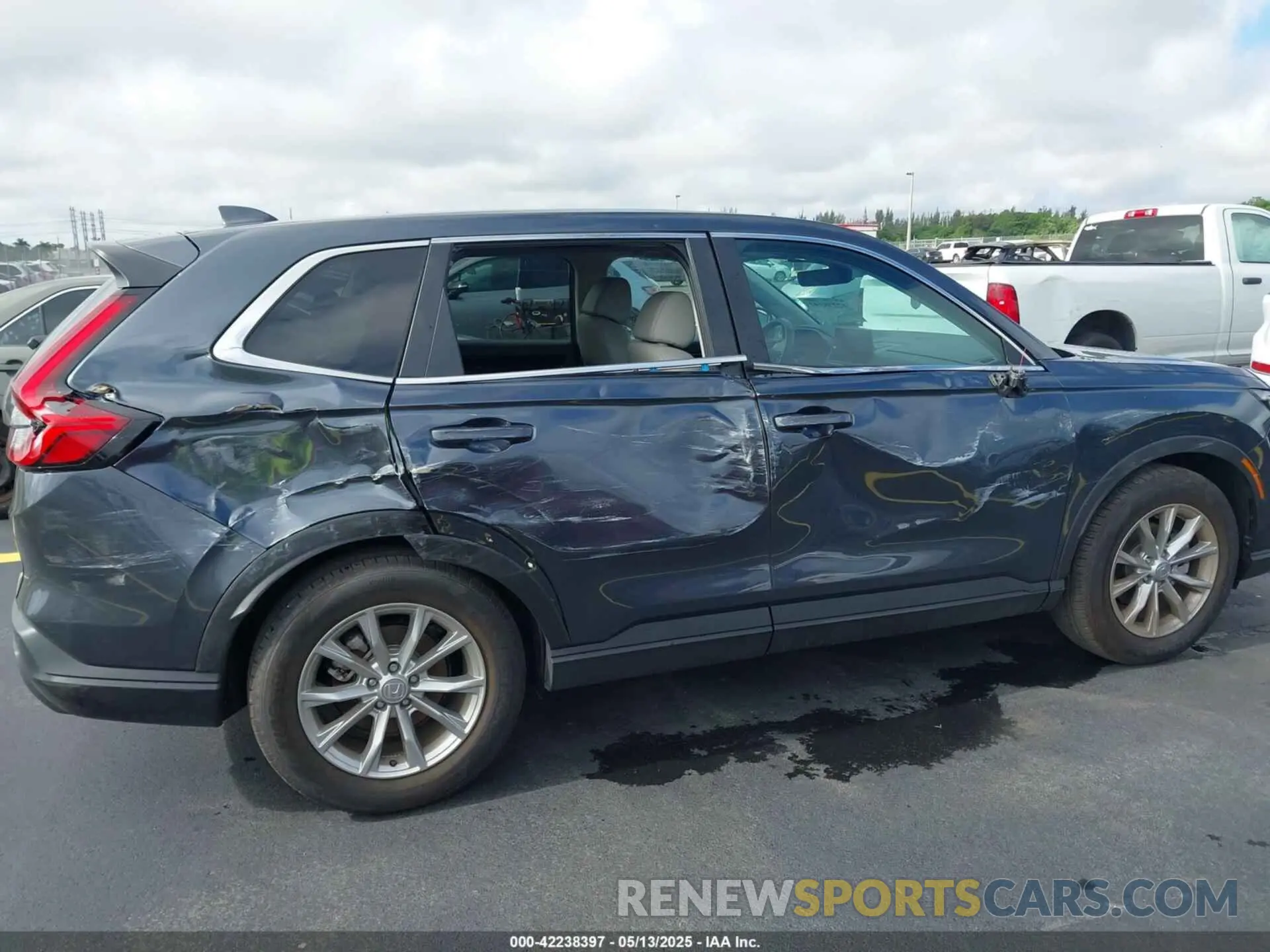 6 Photograph of a damaged car 2HKRS3H78SH312965 HONDA CR-V 2025