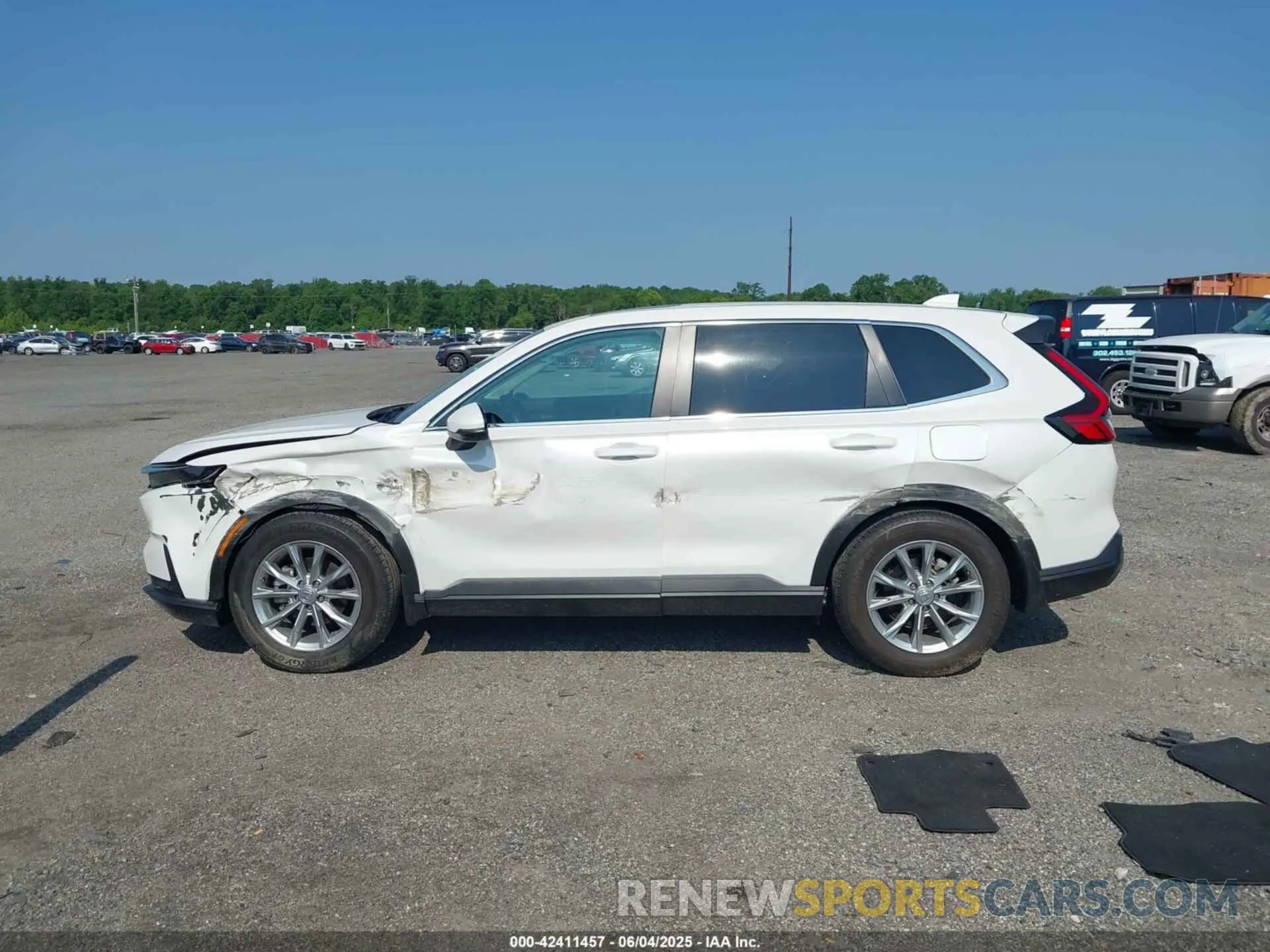 14 Photograph of a damaged car 2HKRS3H78SH317714 HONDA CR-V 2025