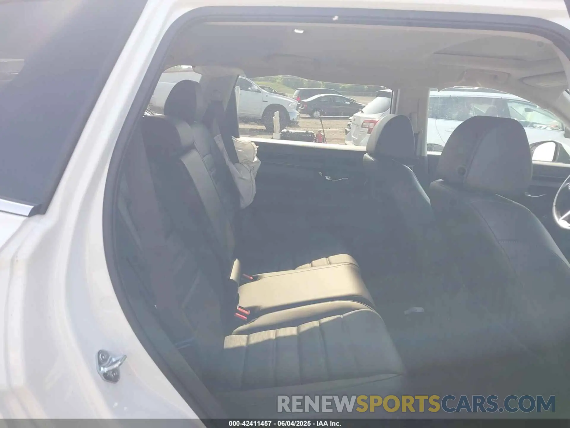 8 Photograph of a damaged car 2HKRS3H78SH317714 HONDA CR-V 2025