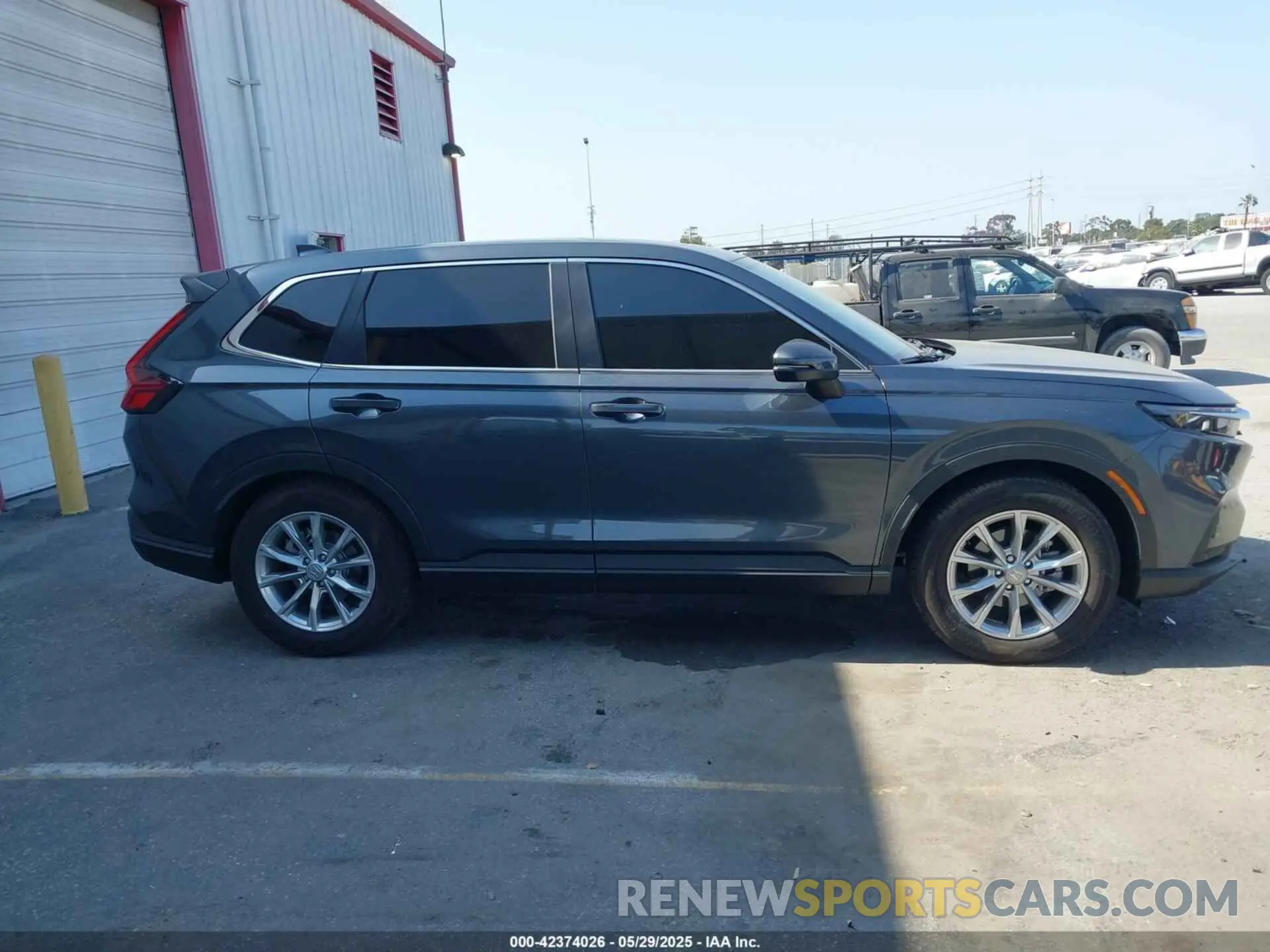 14 Photograph of a damaged car 2HKRS3H79SH315535 HONDA CR-V 2025