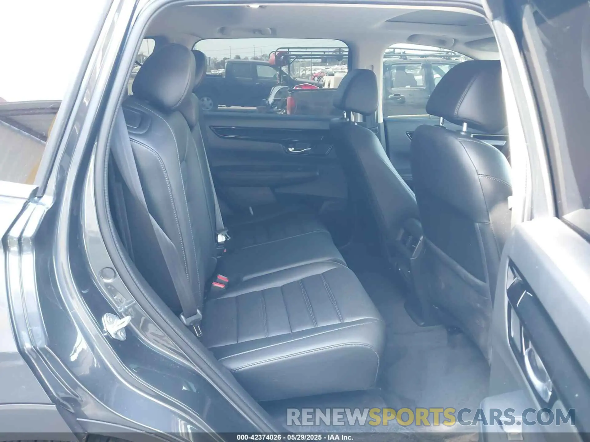8 Photograph of a damaged car 2HKRS3H79SH315535 HONDA CR-V 2025