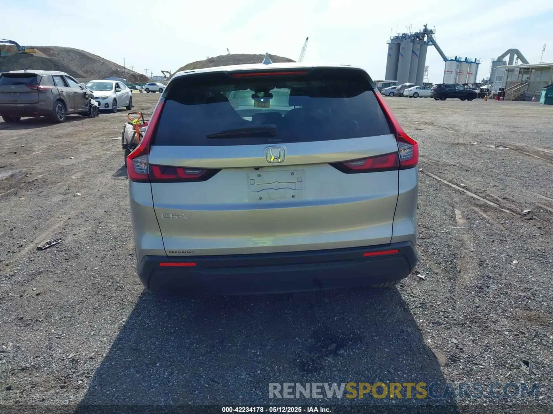 16 Photograph of a damaged car 2HKRS4H20SH457136 HONDA CR-V 2025