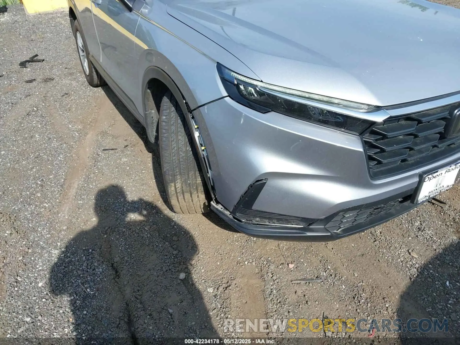 18 Photograph of a damaged car 2HKRS4H20SH457136 HONDA CR-V 2025