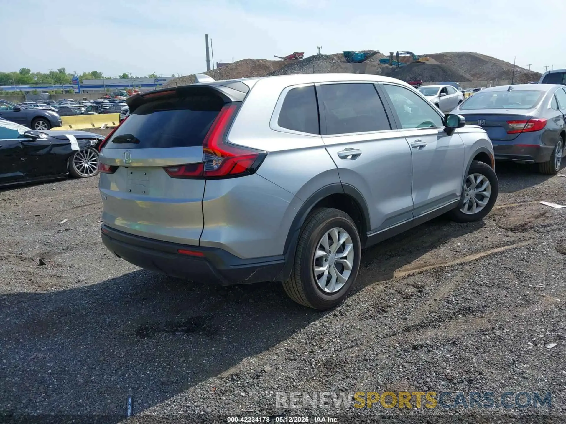 4 Photograph of a damaged car 2HKRS4H20SH457136 HONDA CR-V 2025