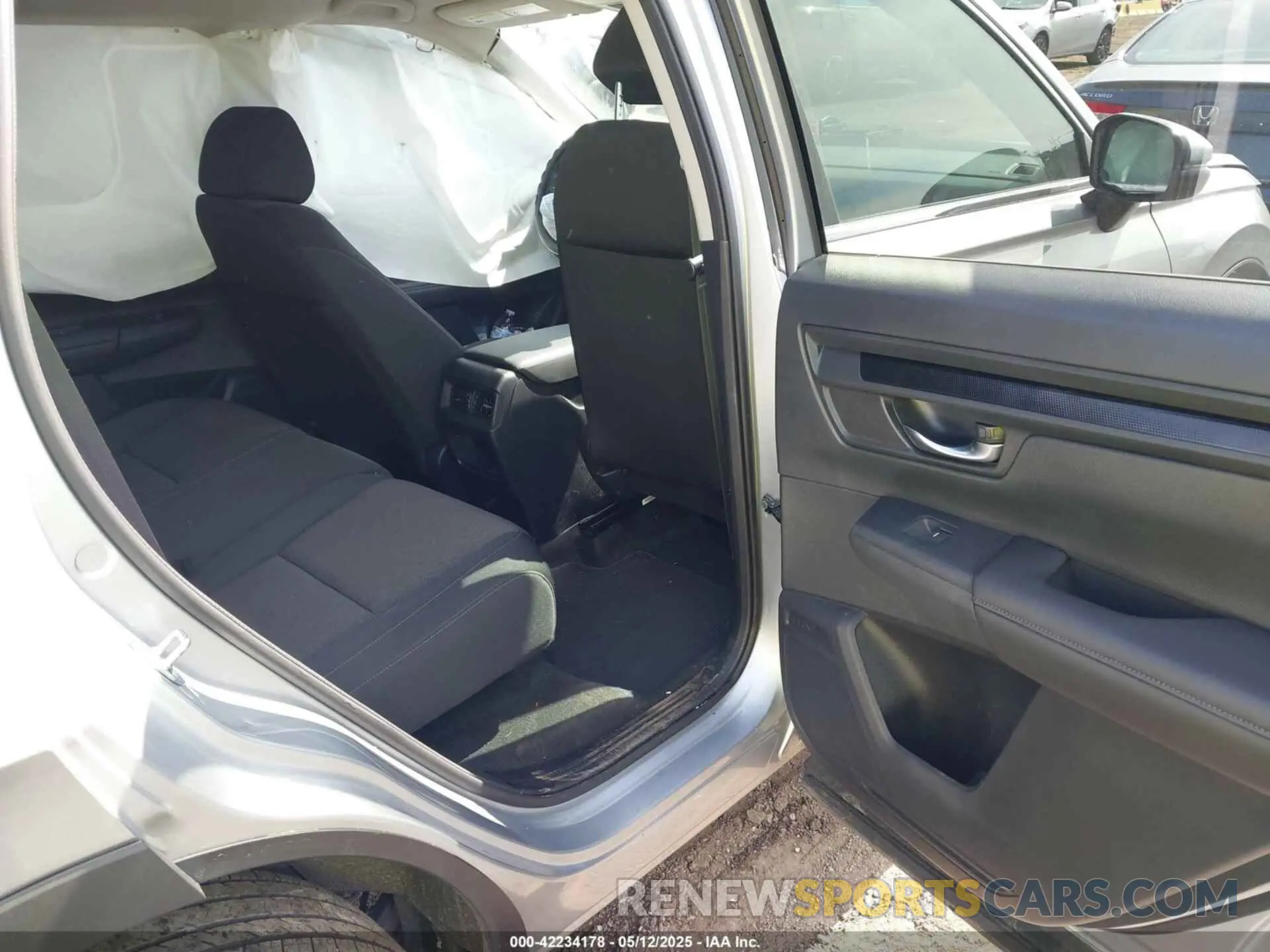 8 Photograph of a damaged car 2HKRS4H20SH457136 HONDA CR-V 2025