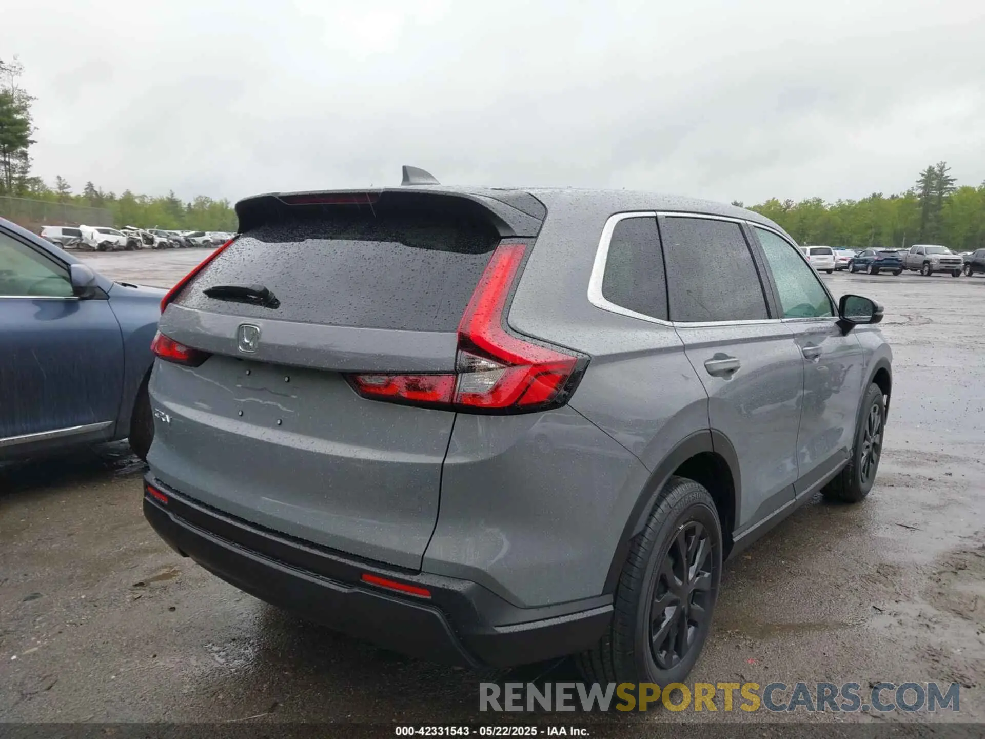 4 Photograph of a damaged car 2HKRS4H28SH470345 HONDA CR-V 2025