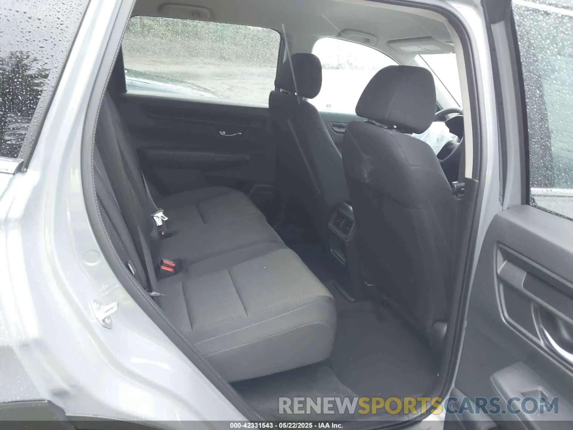 8 Photograph of a damaged car 2HKRS4H28SH470345 HONDA CR-V 2025