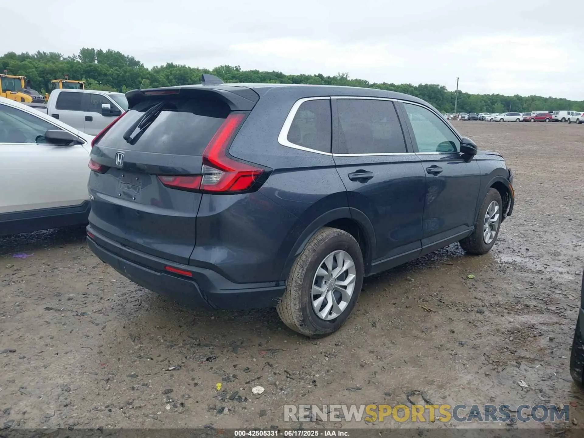 4 Photograph of a damaged car 2HKRS4H2XSH453336 HONDA CR-V 2025