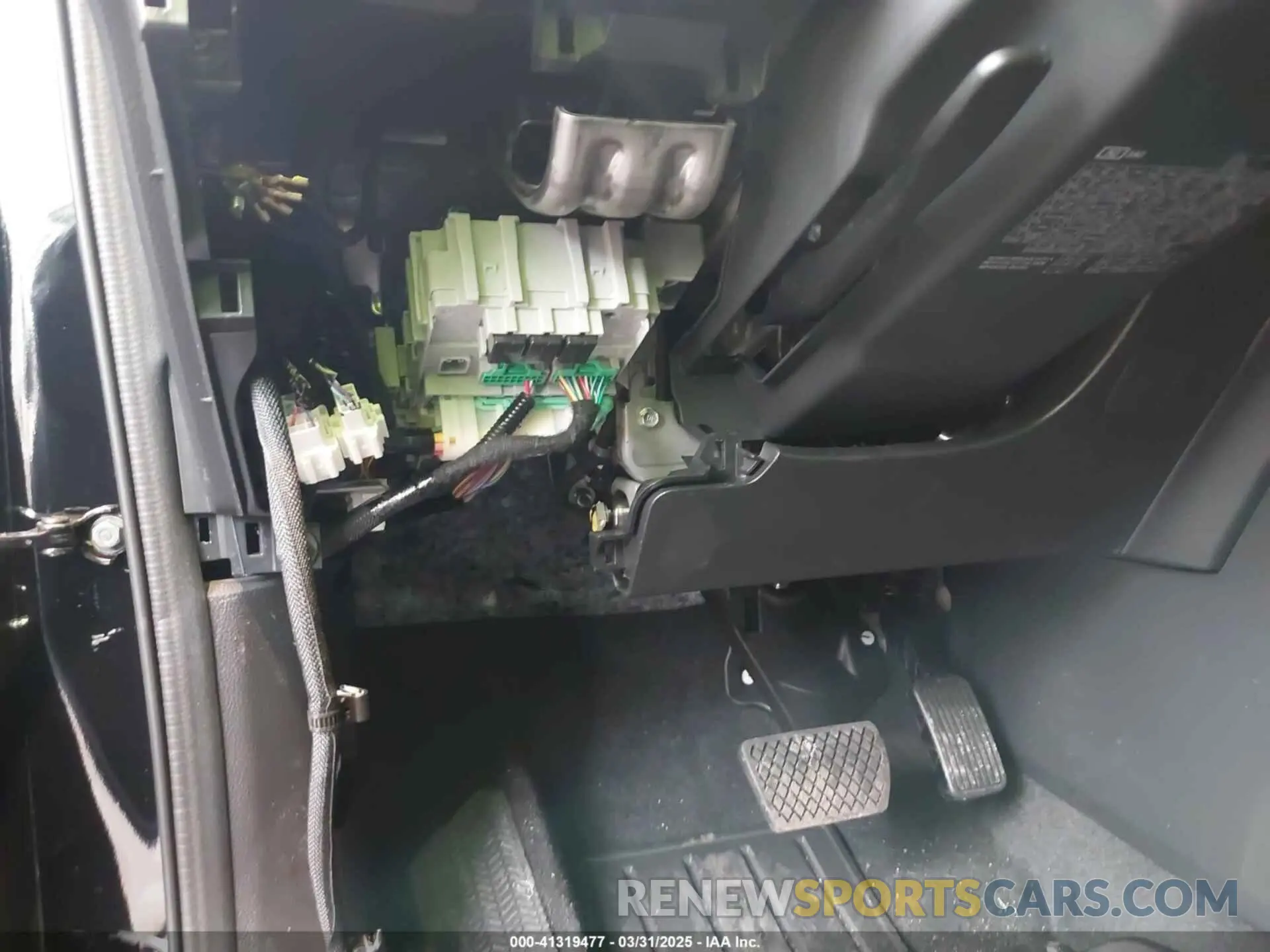 6 Photograph of a damaged car 2HKRS4H40SH444601 HONDA CR-V 2025