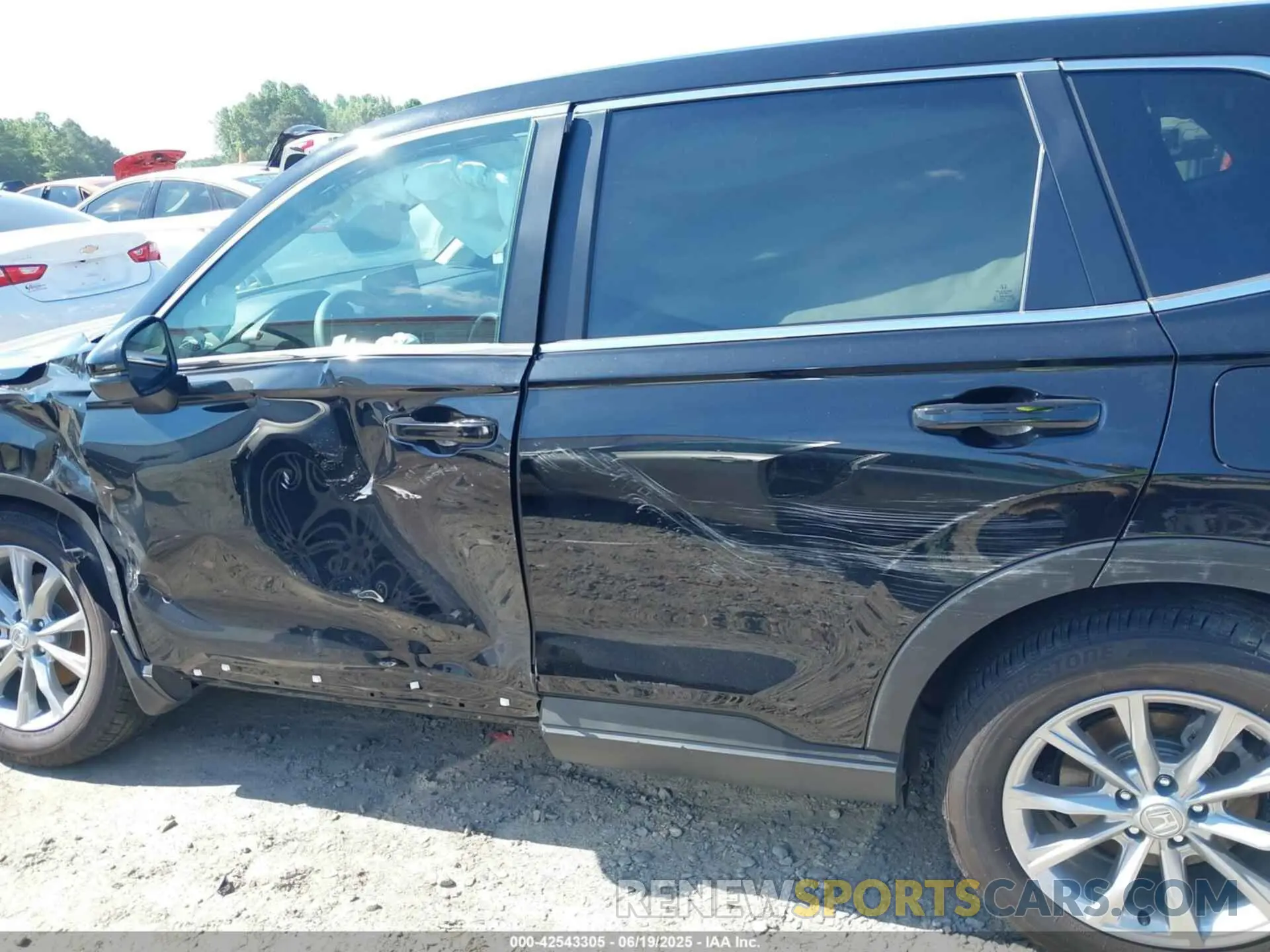 15 Photograph of a damaged car 2HKRS4H41SH444560 HONDA CR-V 2025