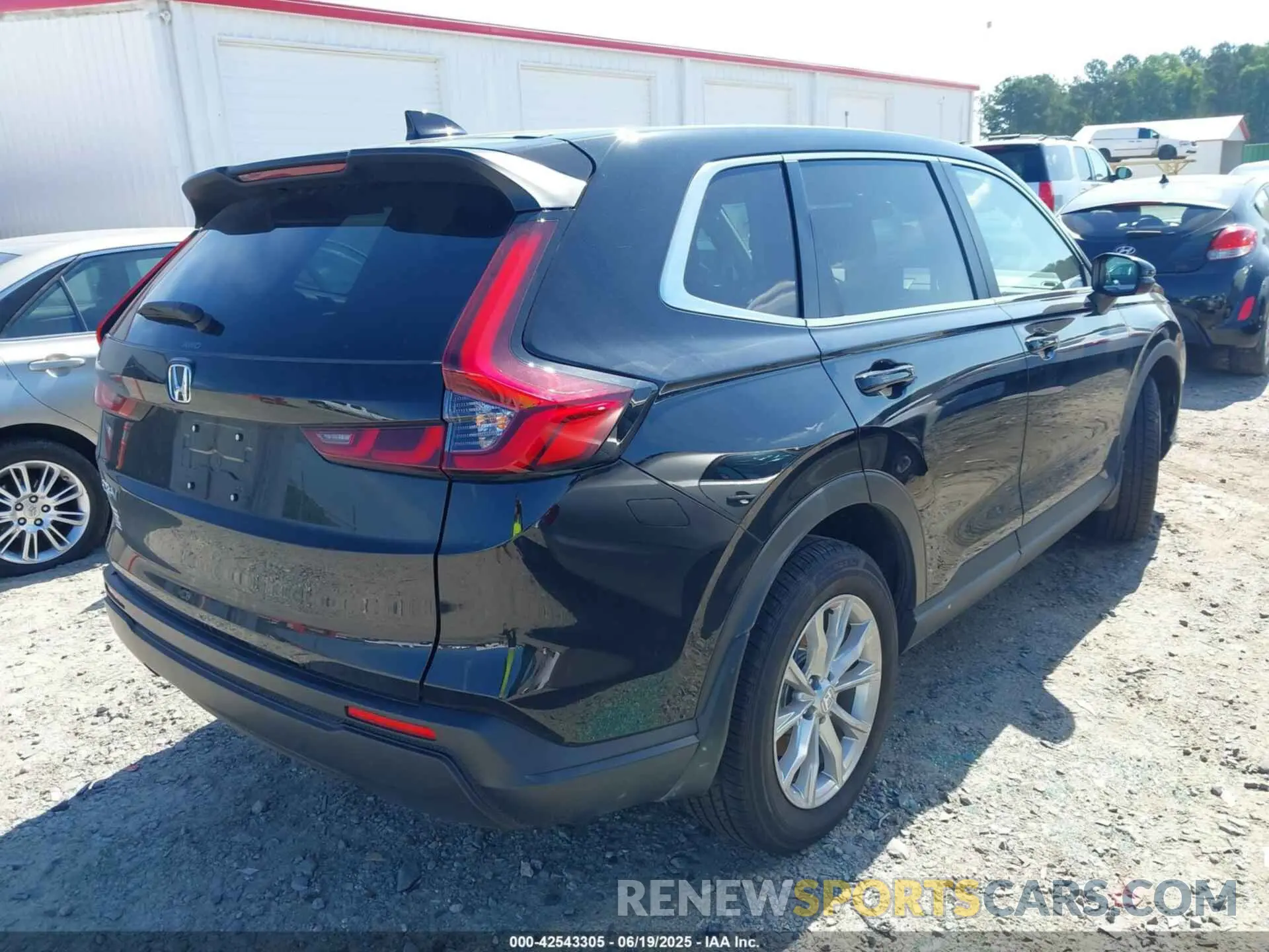 4 Photograph of a damaged car 2HKRS4H41SH444560 HONDA CR-V 2025