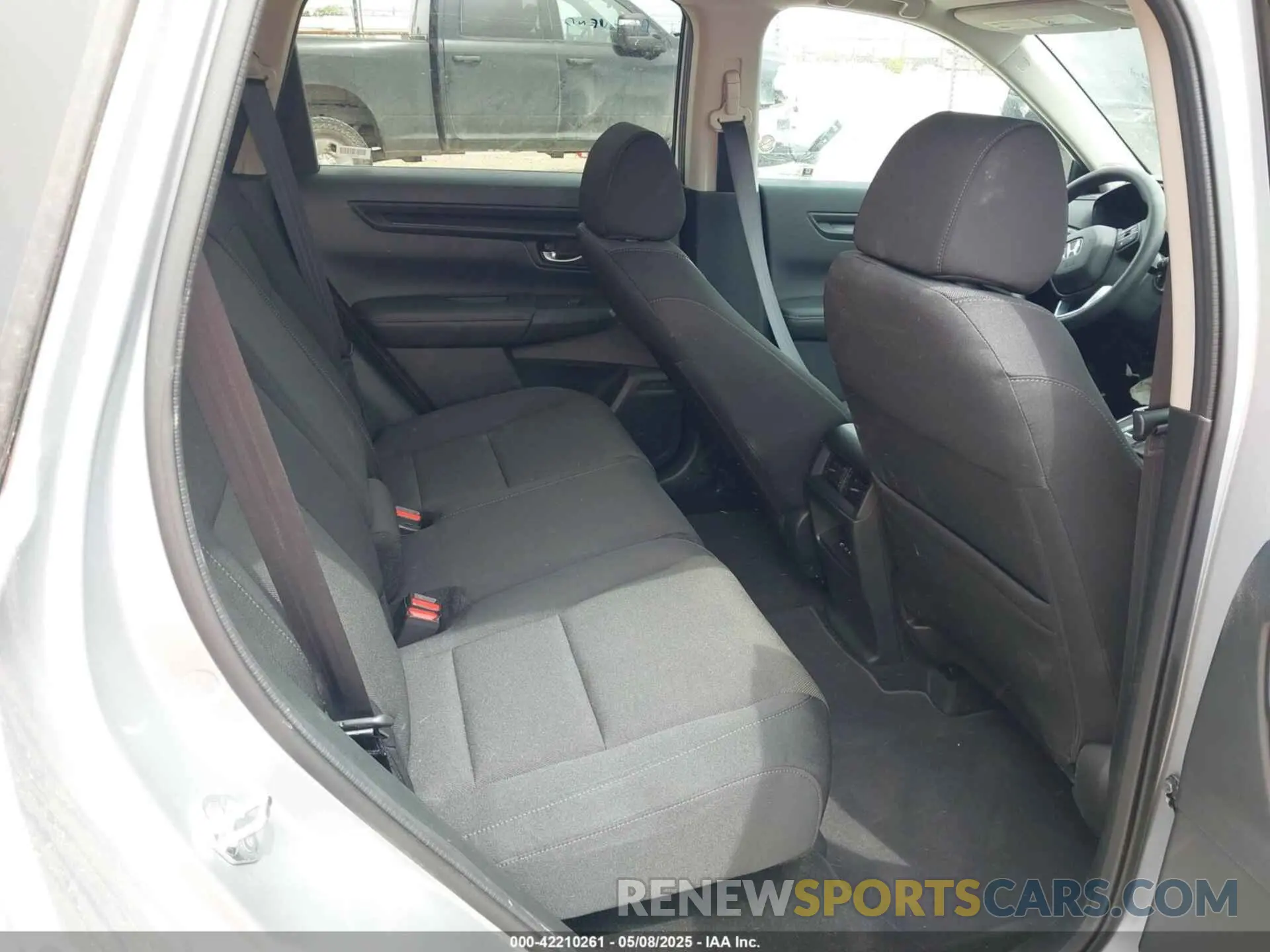 8 Photograph of a damaged car 2HKRS4H46SH453187 HONDA CR-V 2025