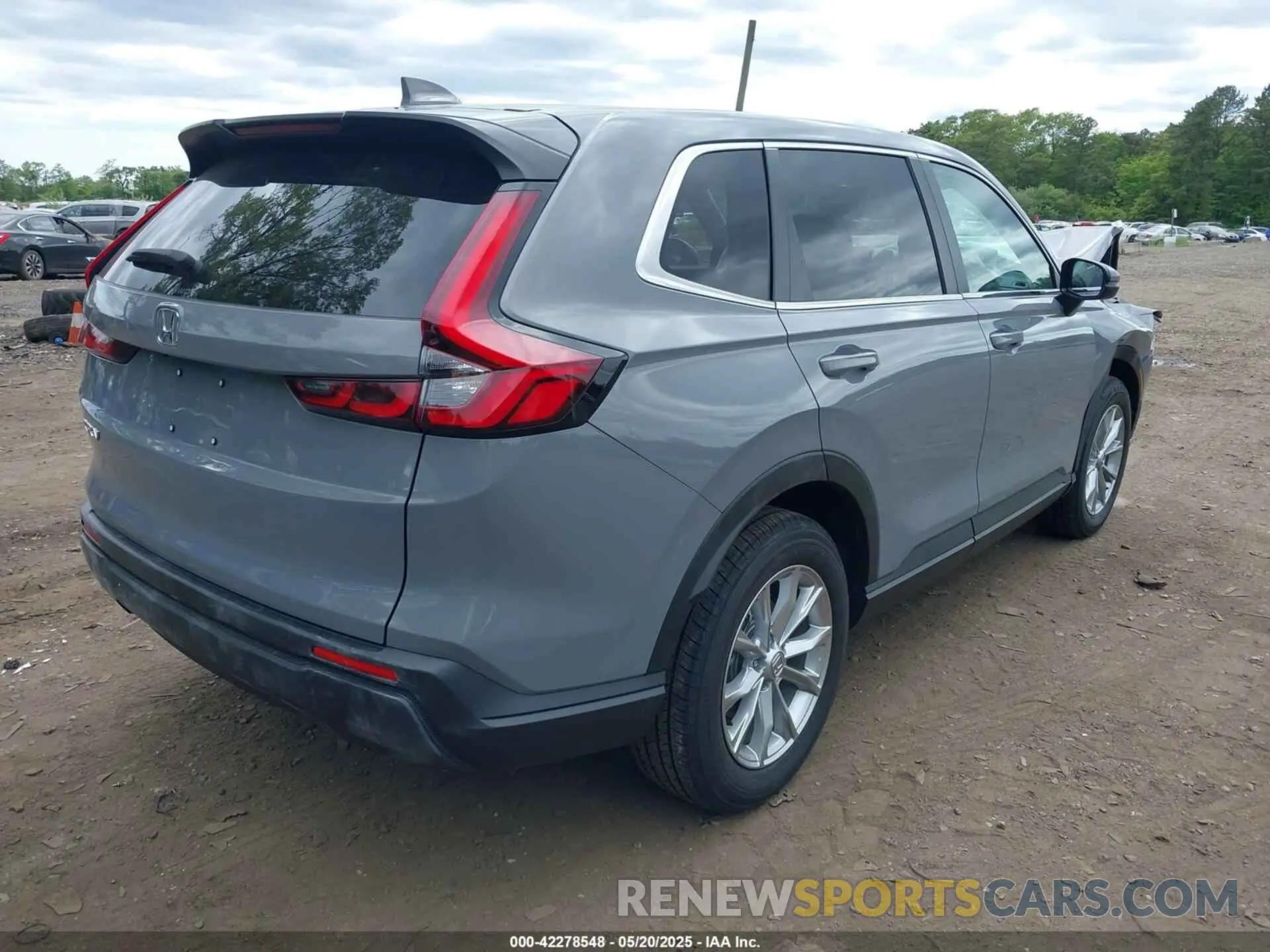 4 Photograph of a damaged car 2HKRS4H46SH472791 HONDA CR-V 2025