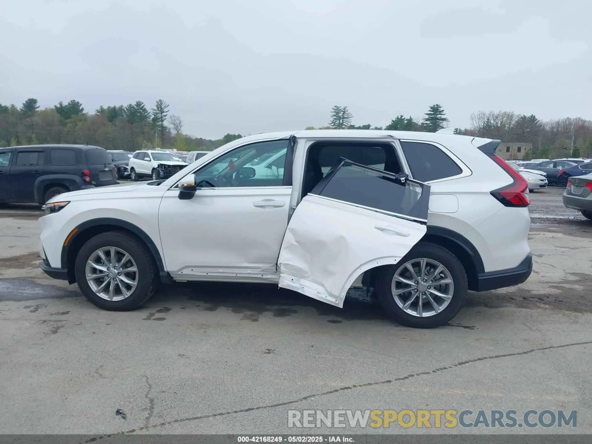 14 Photograph of a damaged car 2HKRS4H48SH461453 HONDA CR-V 2025