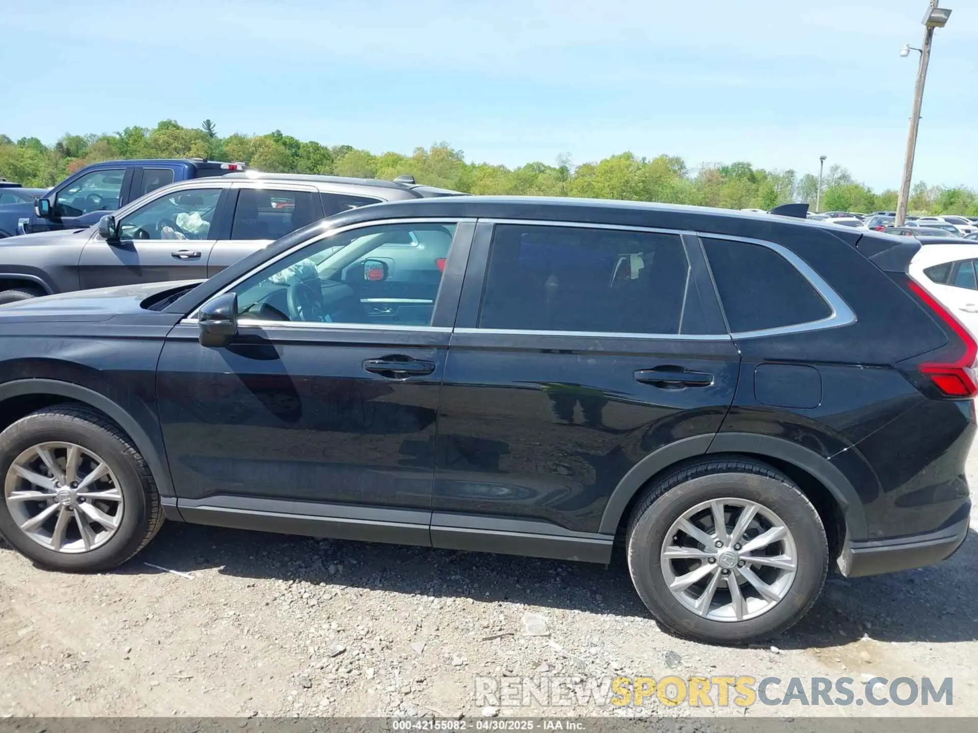 14 Photograph of a damaged car 2HKRS4H4XSH417969 HONDA CR-V 2025