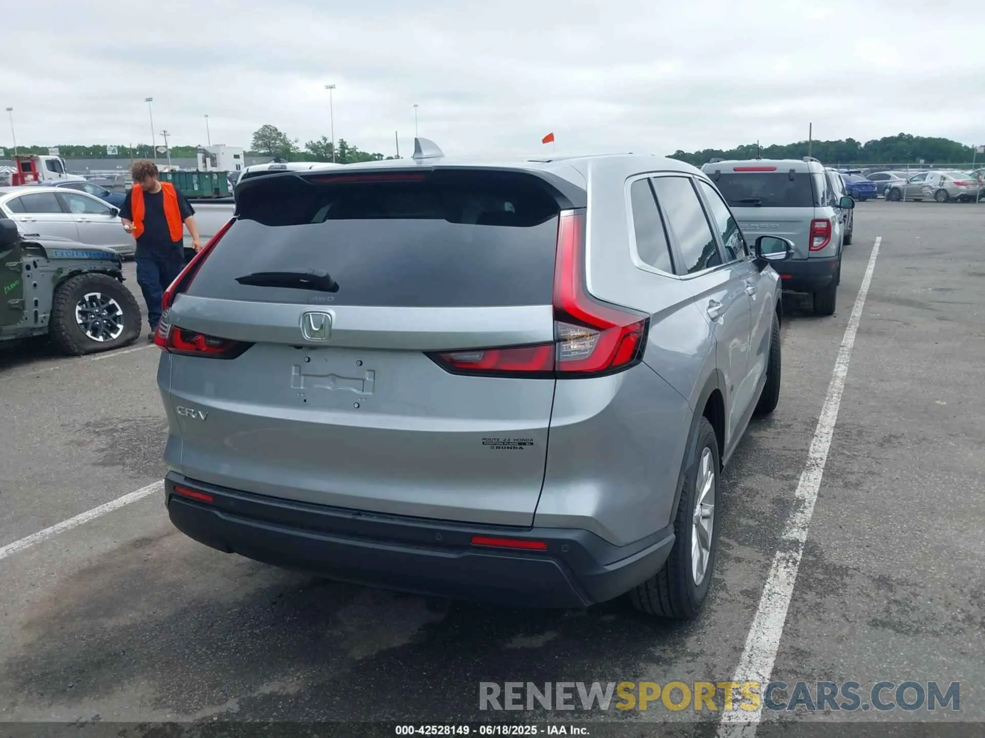 4 Photograph of a damaged car 2HKRS4H70SH487894 HONDA CR-V 2025