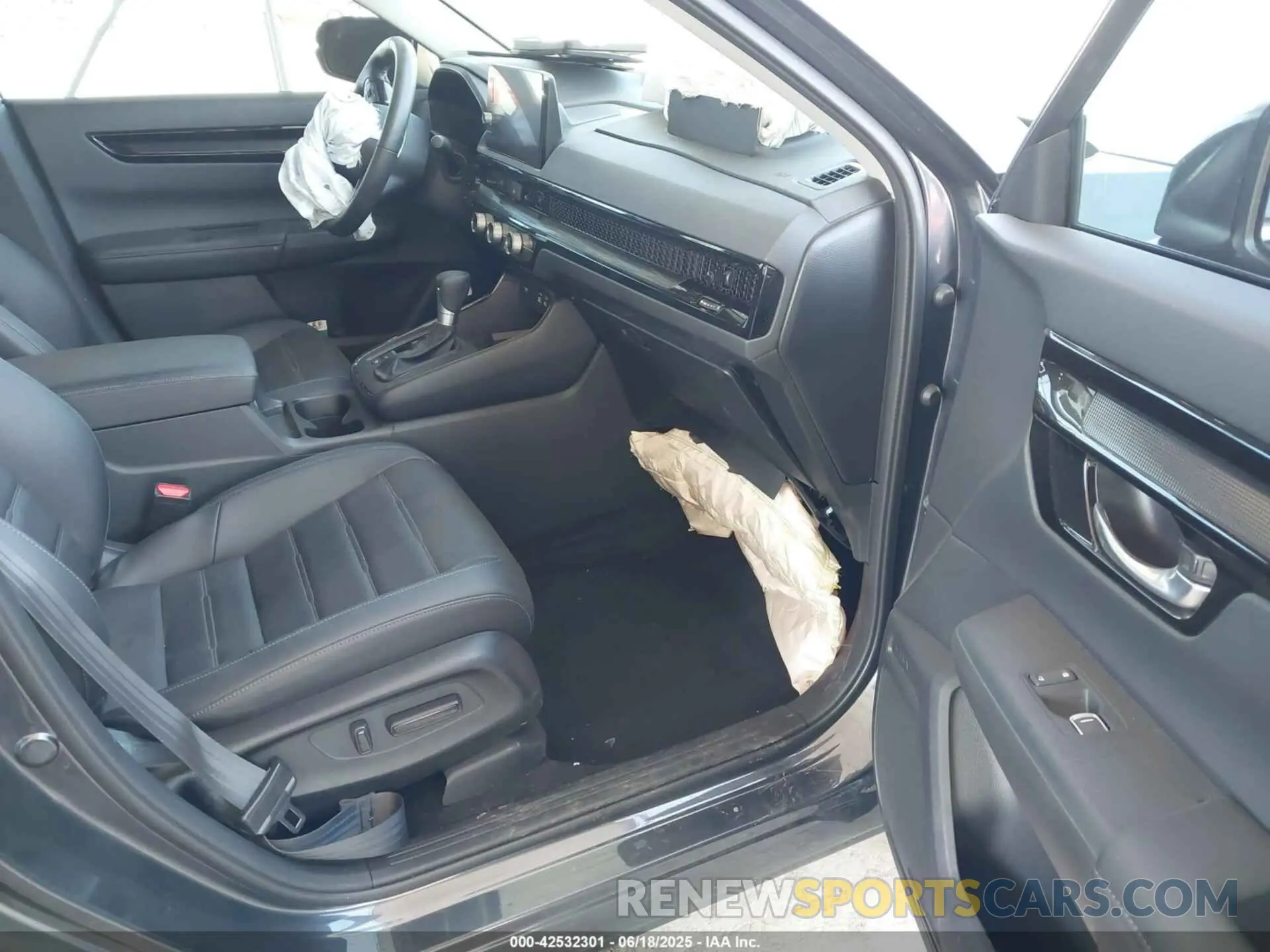 5 Photograph of a damaged car 2HKRS4H71SH415649 HONDA CR-V 2025