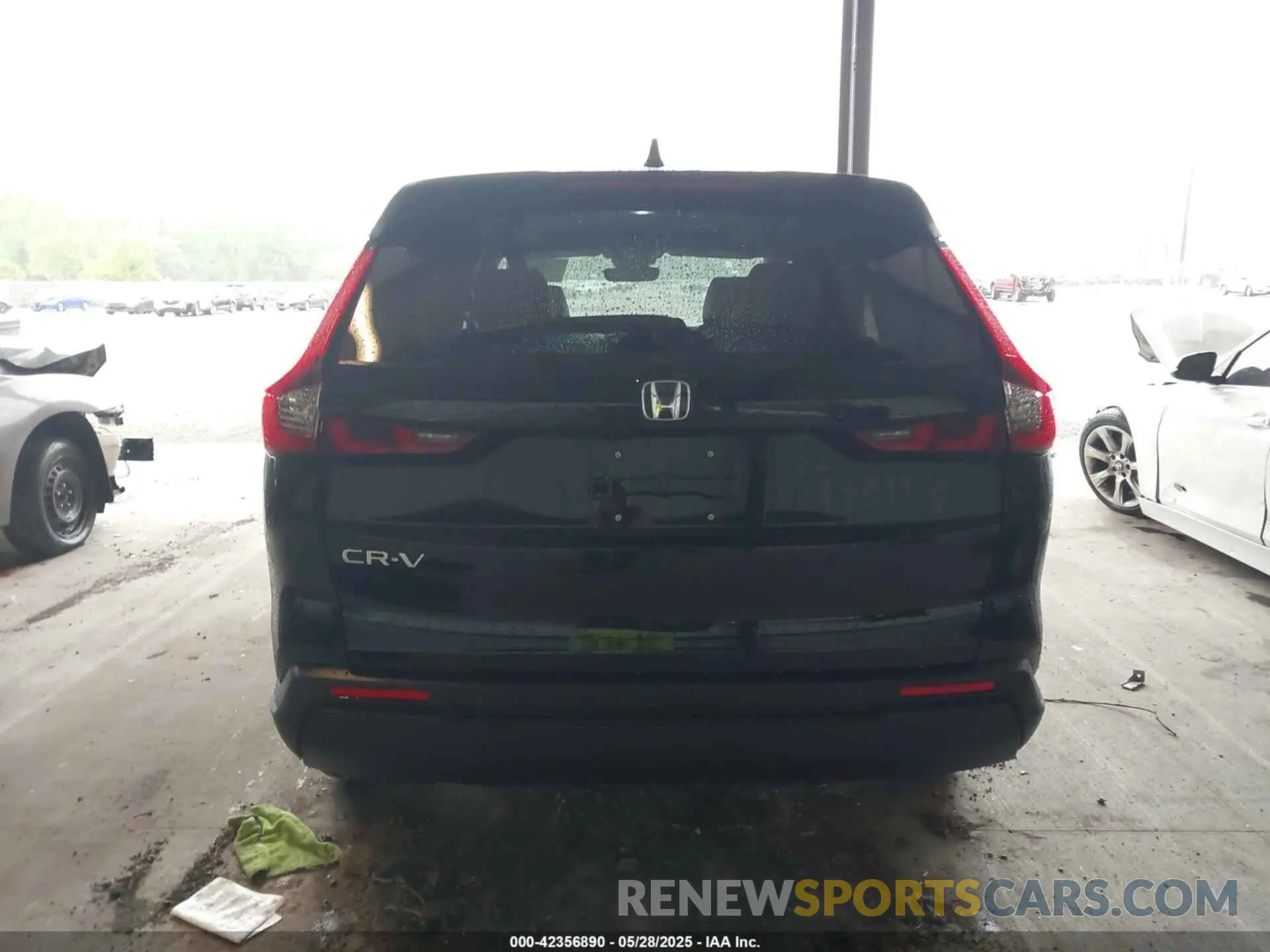 16 Photograph of a damaged car 2HKRS4H71SH483935 HONDA CR-V 2025