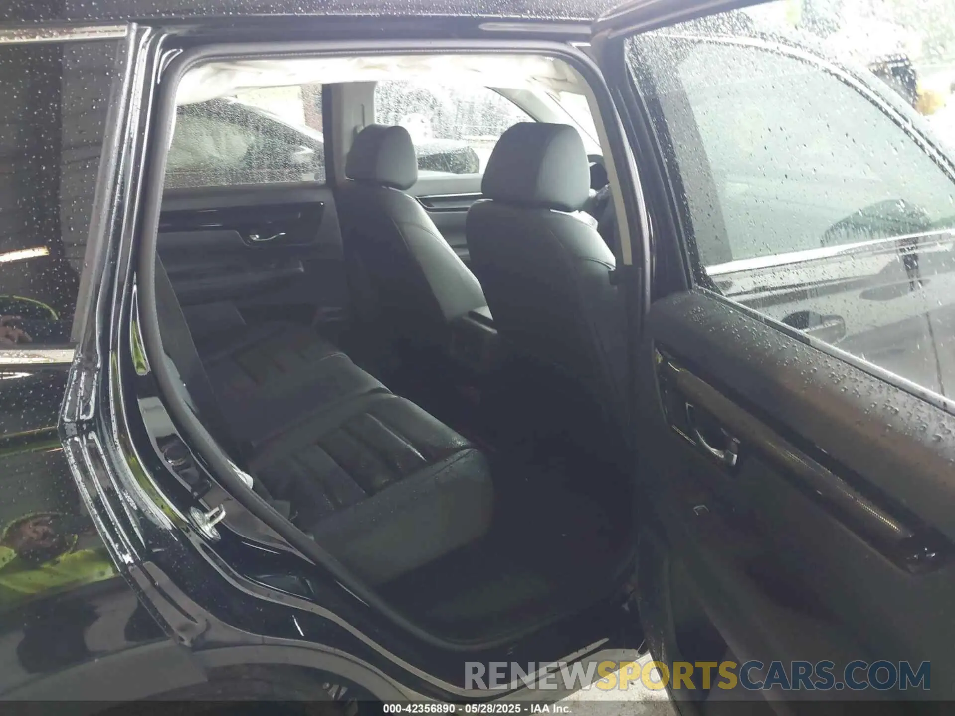 8 Photograph of a damaged car 2HKRS4H71SH483935 HONDA CR-V 2025
