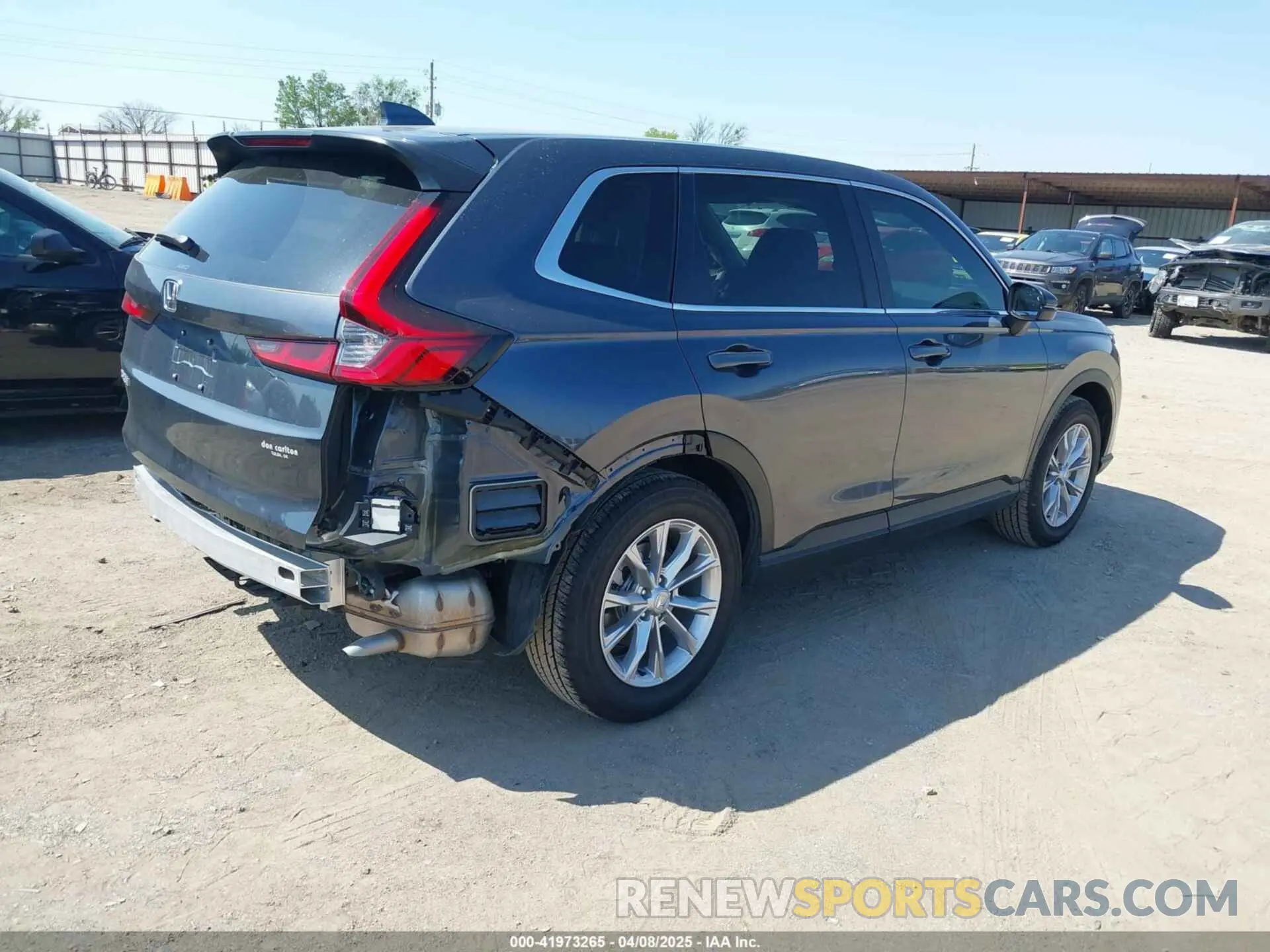 4 Photograph of a damaged car 2HKRS4H73SH401803 HONDA CR-V 2025