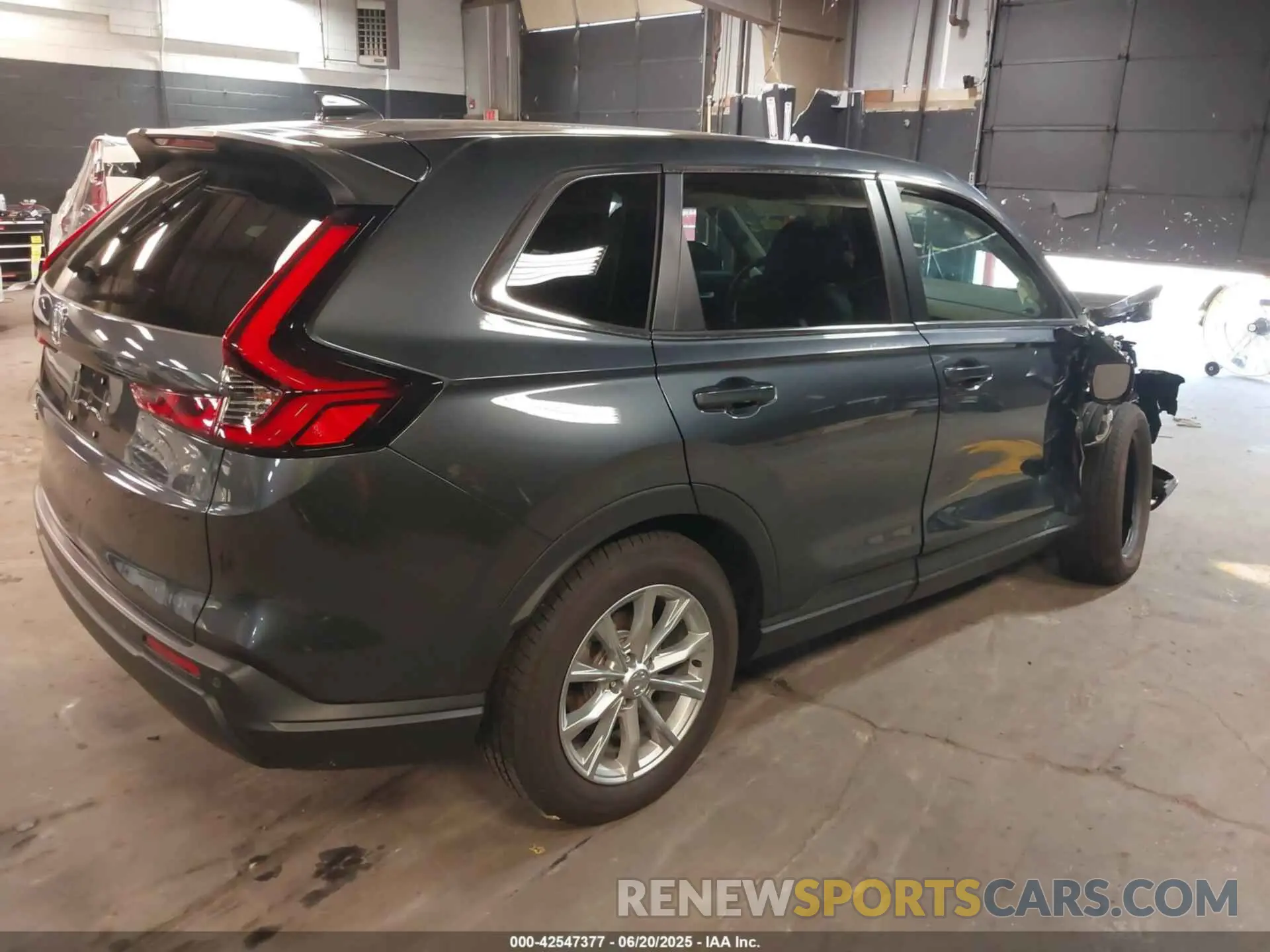 4 Photograph of a damaged car 2HKRS4H73SH453142 HONDA CR-V 2025