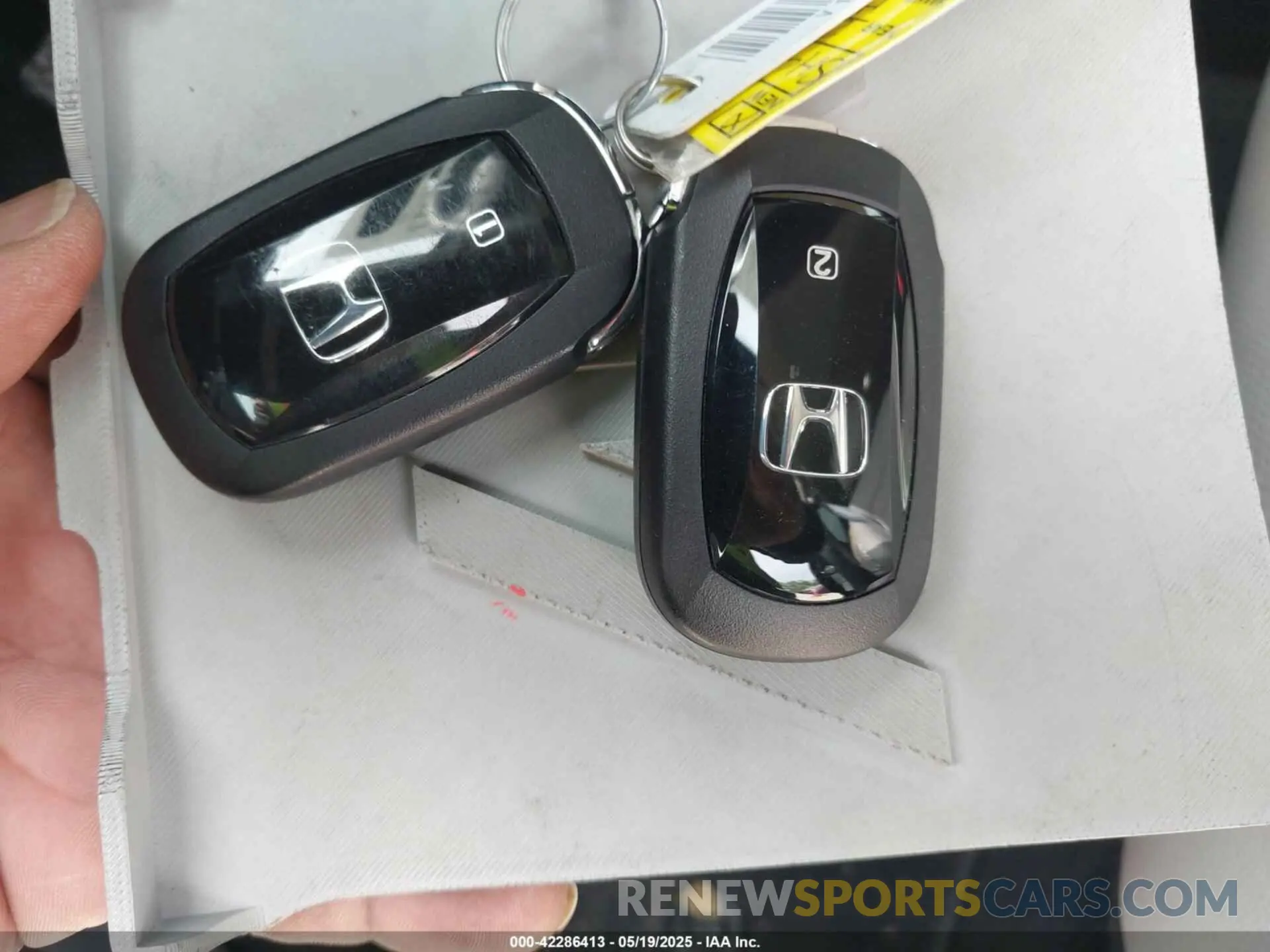 11 Photograph of a damaged car 2HKRS4H75SH419400 HONDA CR-V 2025