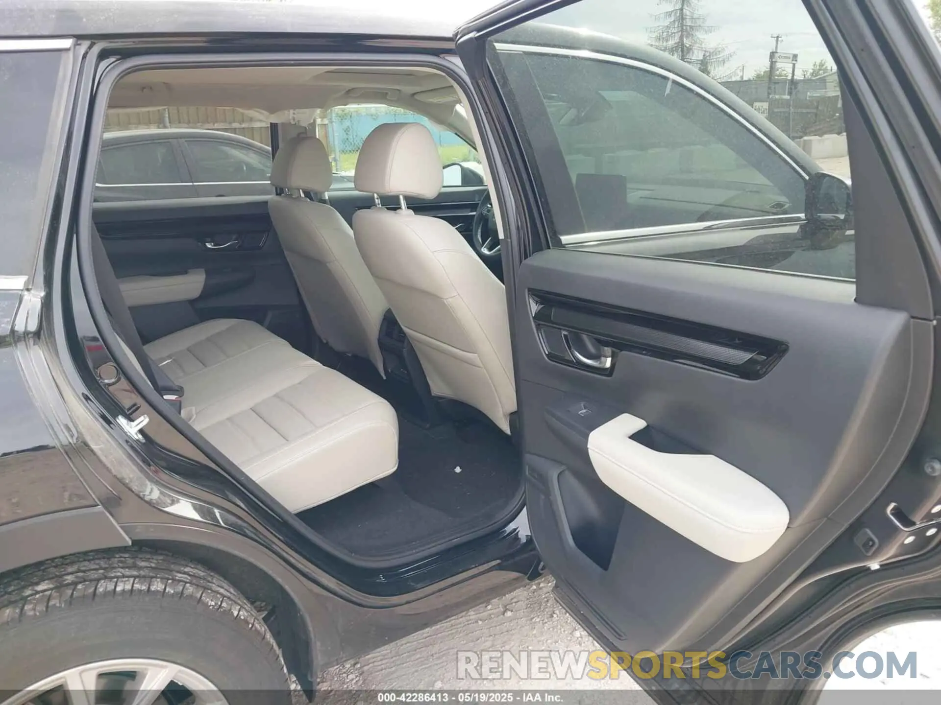 8 Photograph of a damaged car 2HKRS4H75SH419400 HONDA CR-V 2025