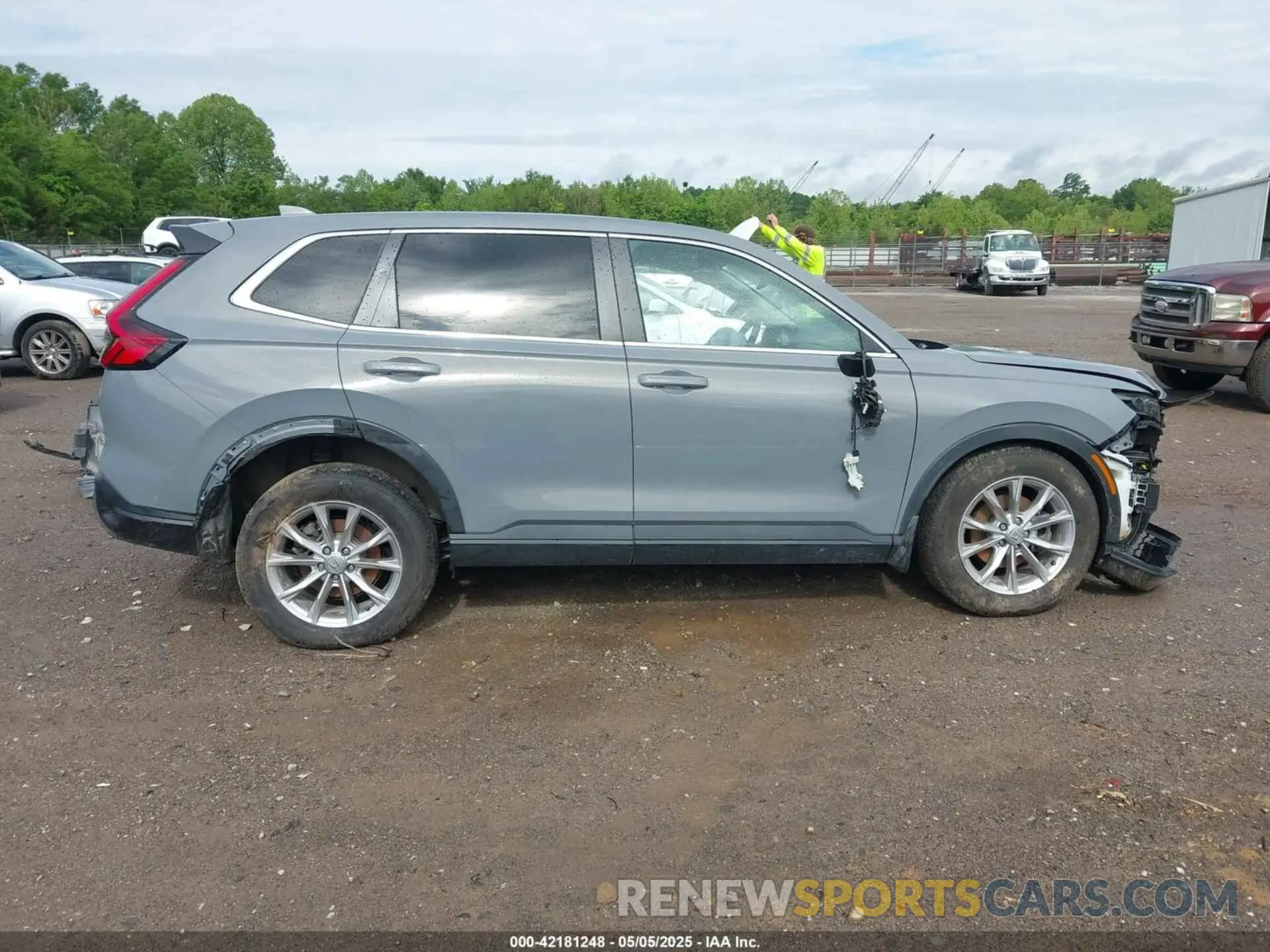 12 Photograph of a damaged car 2HKRS4H75SH442904 HONDA CR-V 2025