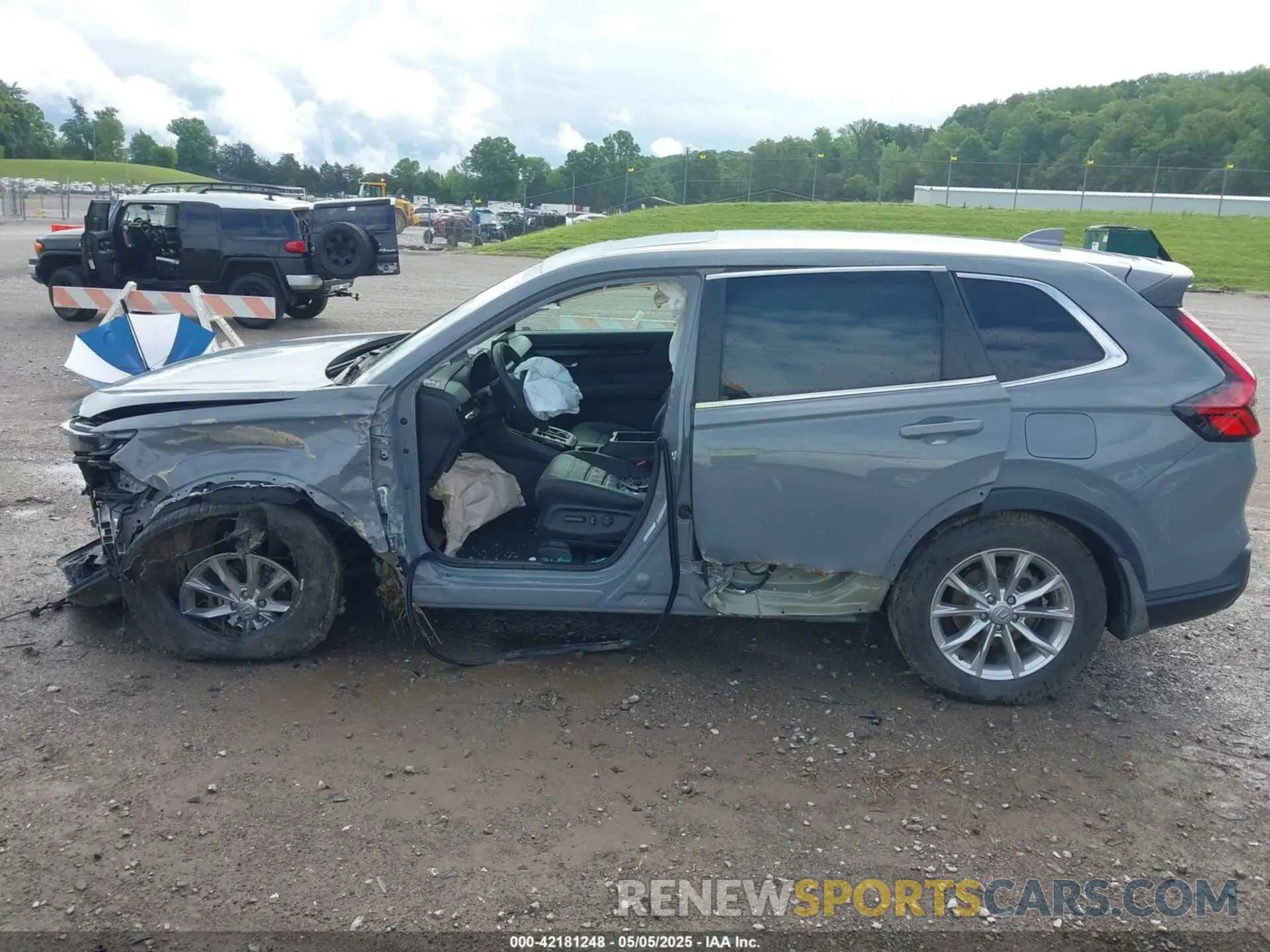 13 Photograph of a damaged car 2HKRS4H75SH442904 HONDA CR-V 2025